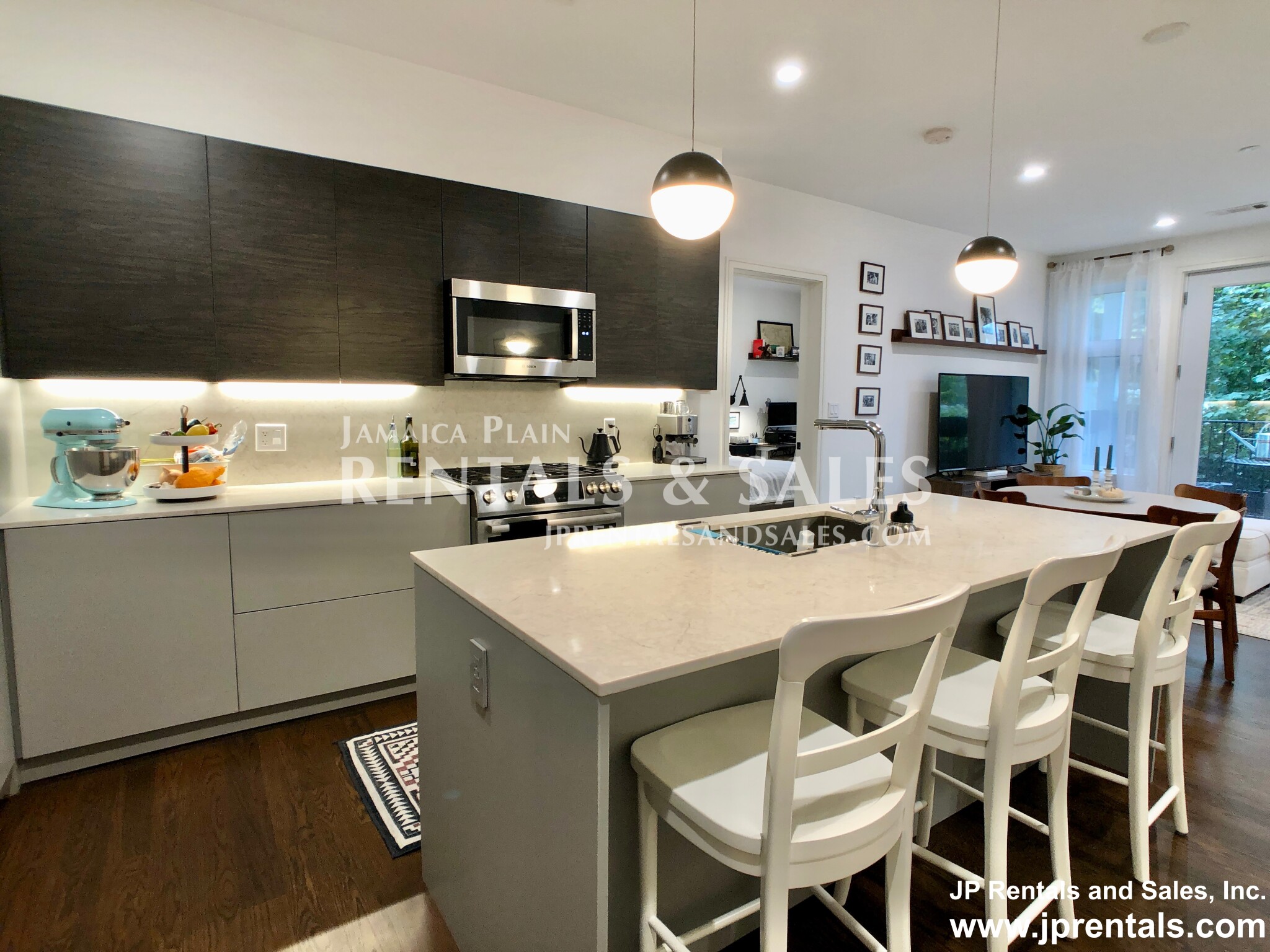 45 Burnett St, Jamaica Plain