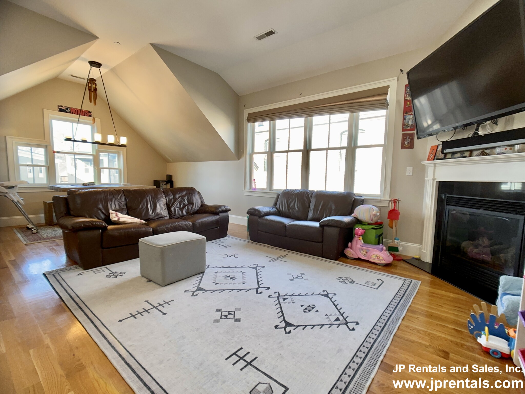 16A Meehan St, Jamaica Plain