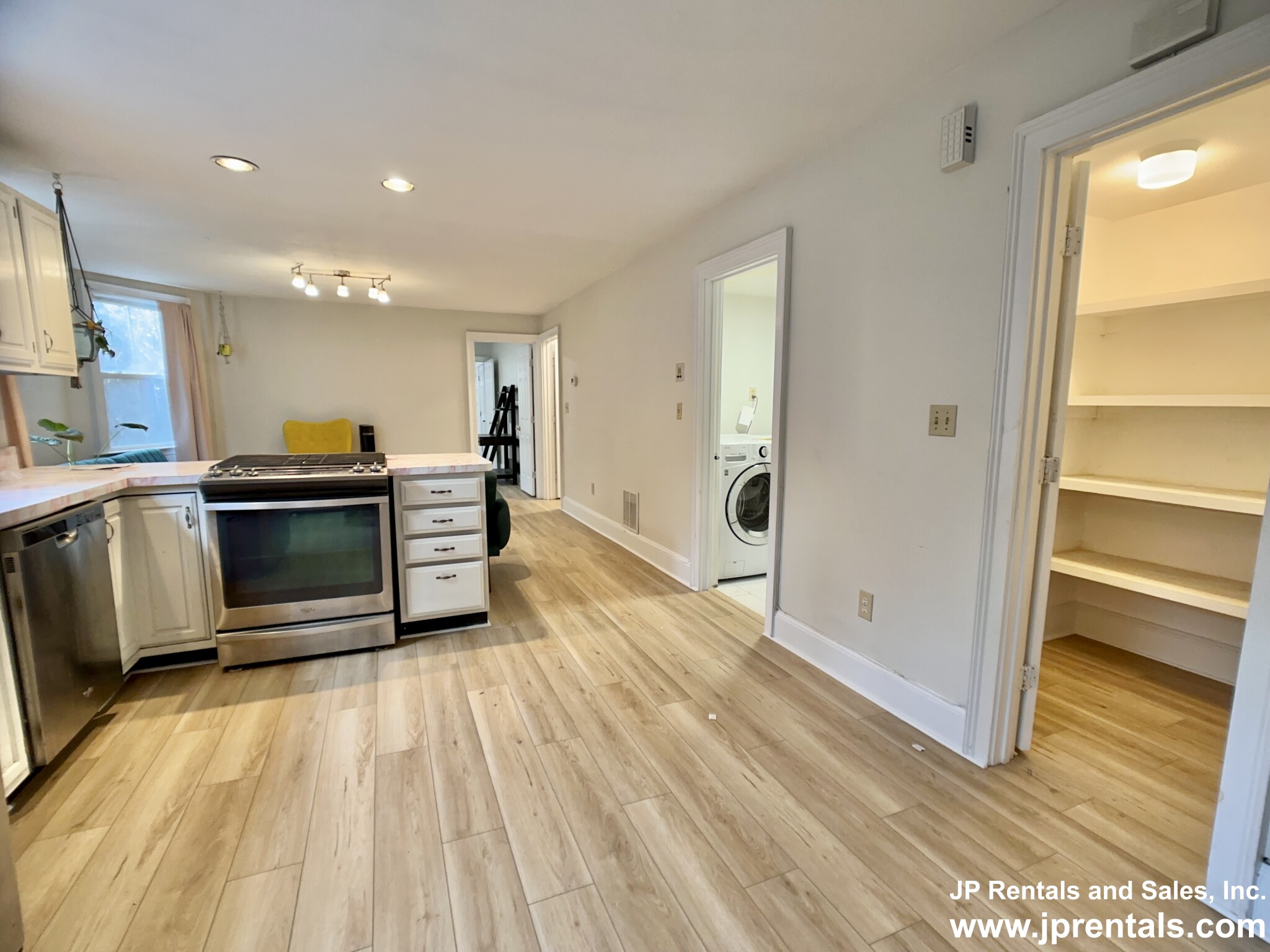 46 Woodlawn St, Jamaica Plain