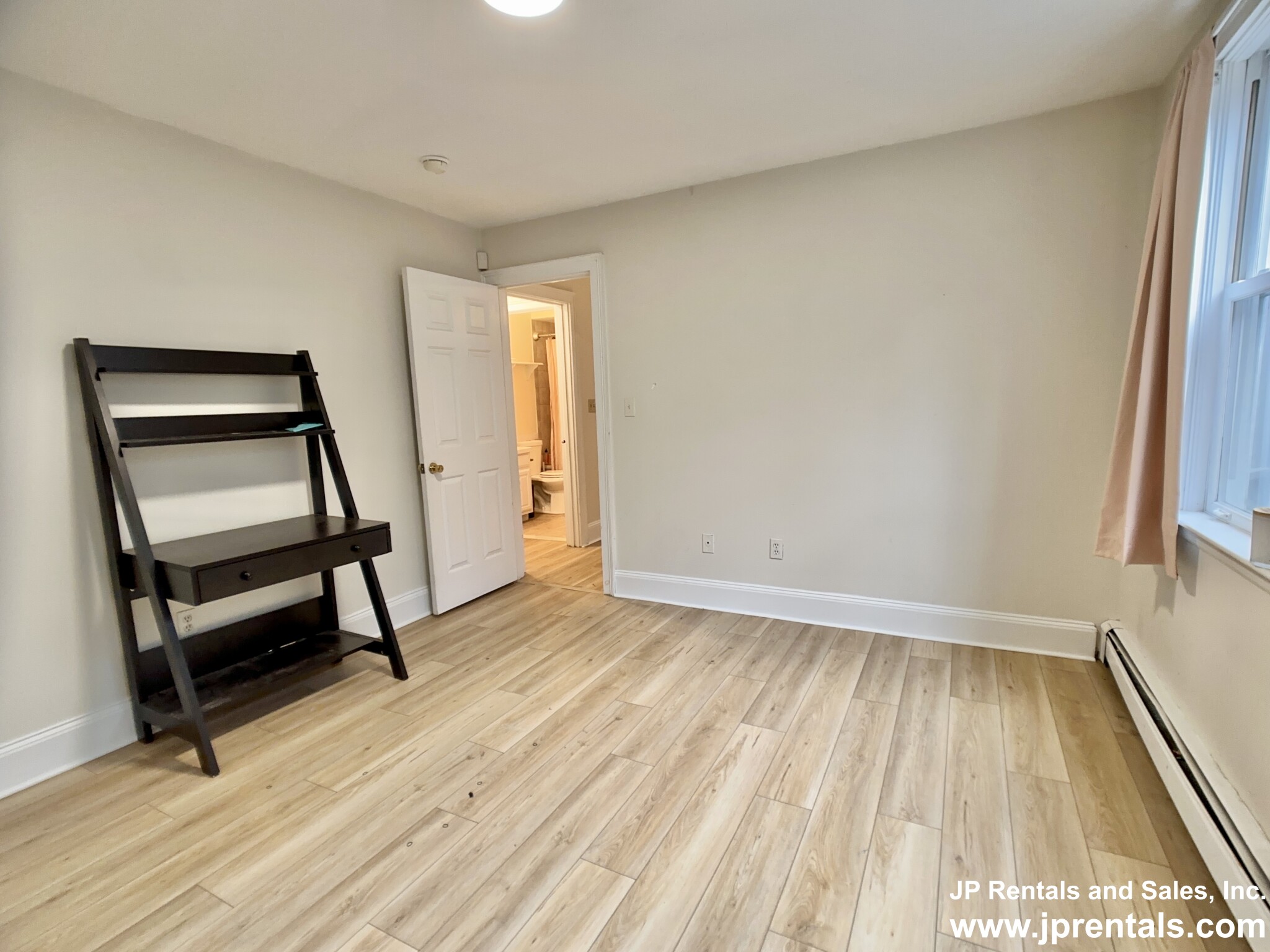 46 Woodlawn St, Jamaica Plain