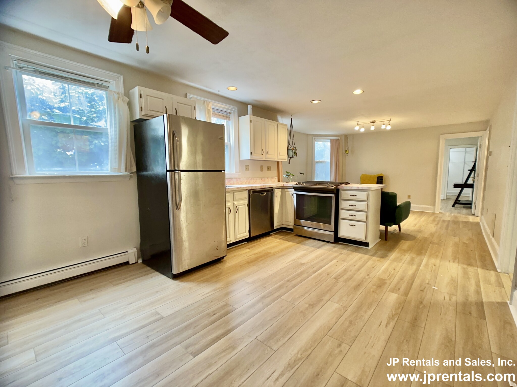 46 Woodlawn St, Jamaica Plain