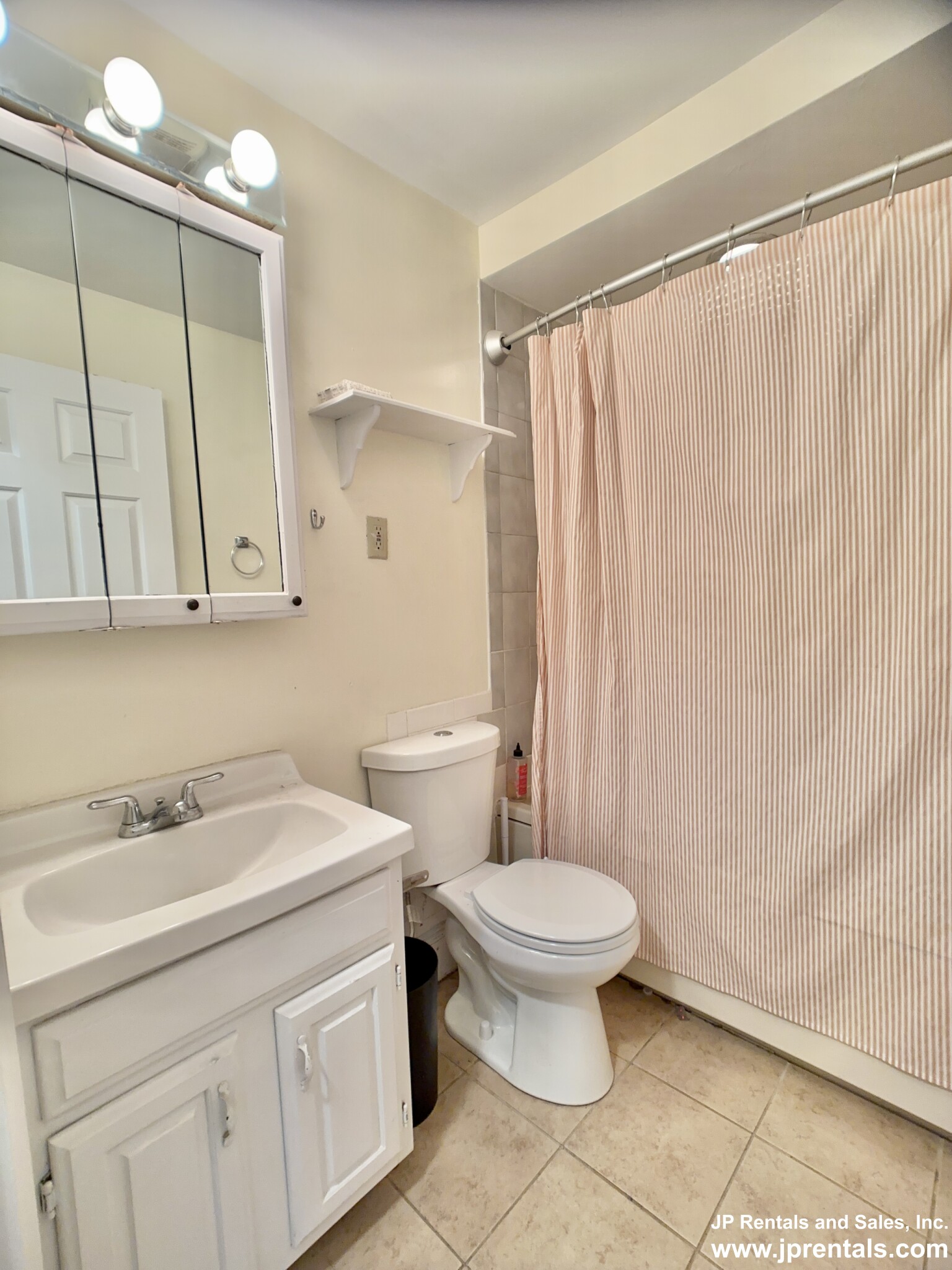 46 Woodlawn St, Jamaica Plain