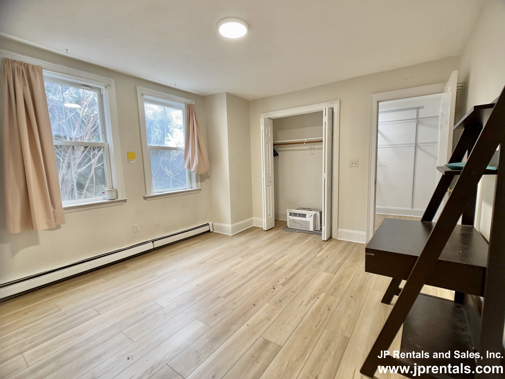 46 Woodlawn St, Jamaica Plain