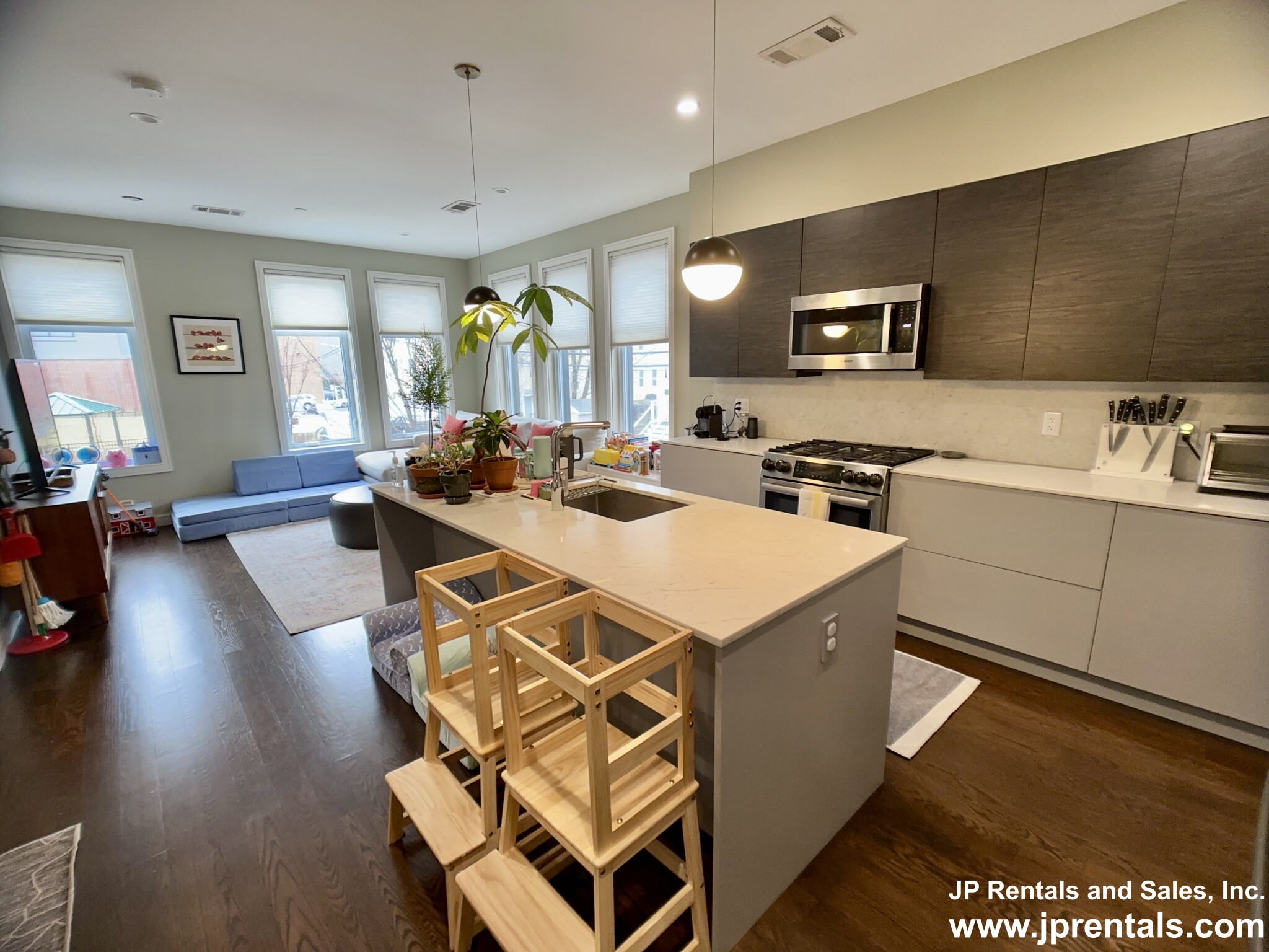 45 Burnett St, Jamaica Plain