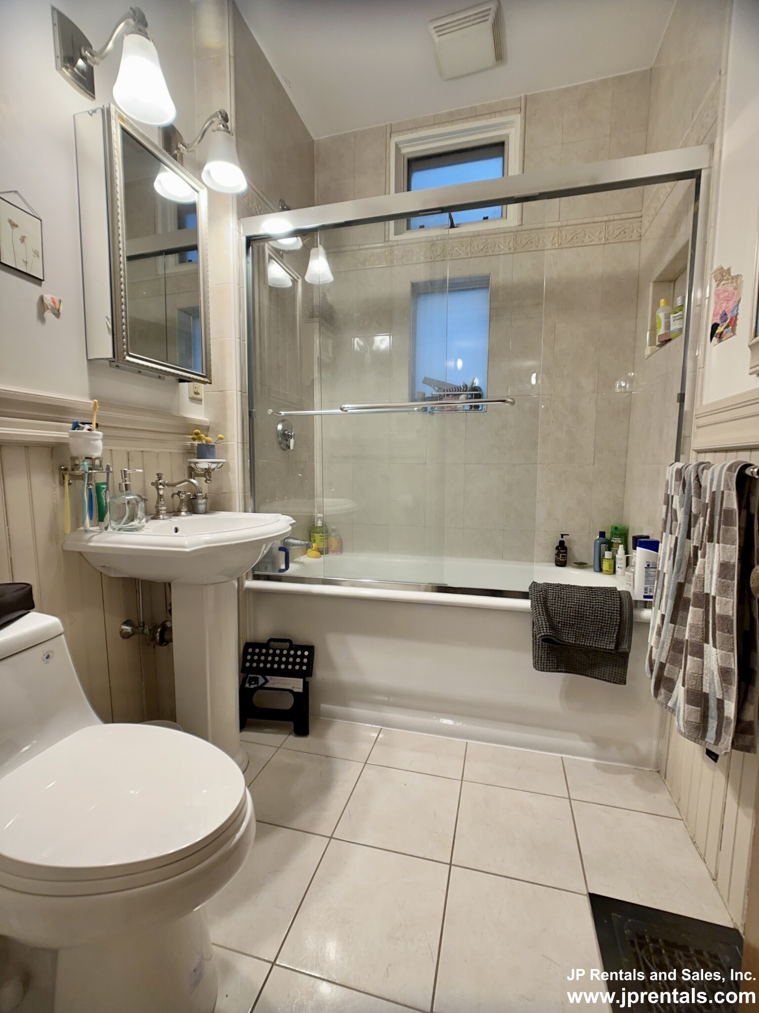 20 Oakview Ter, Jamaica Plain