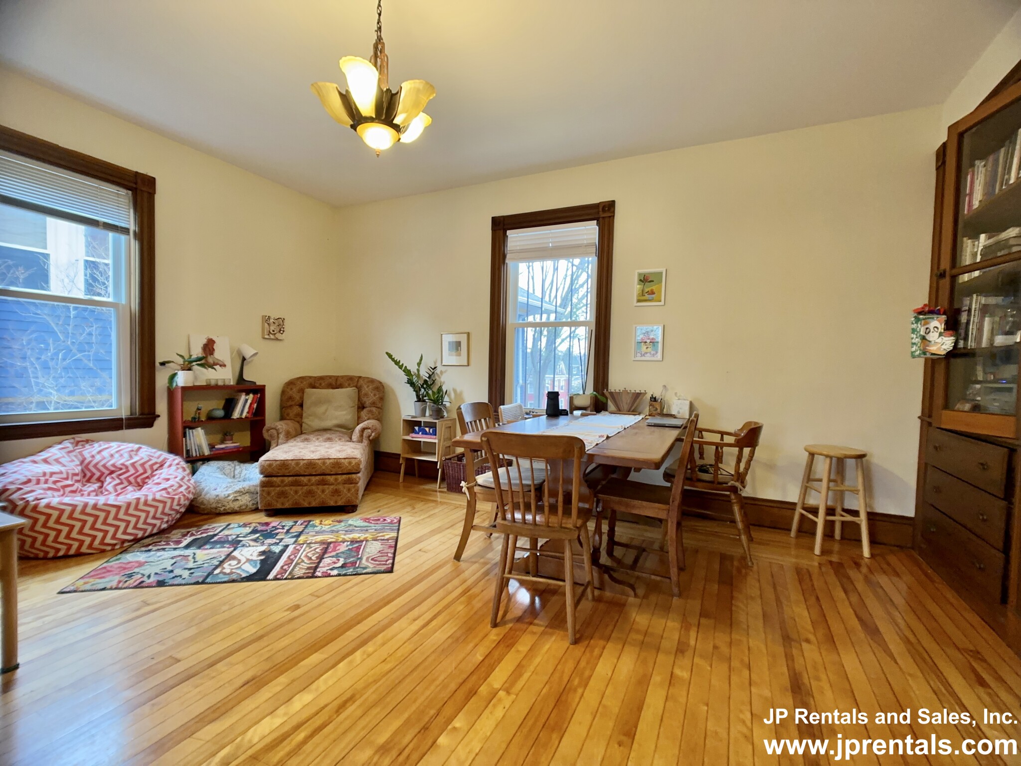 20 Oakview Ter, Jamaica Plain