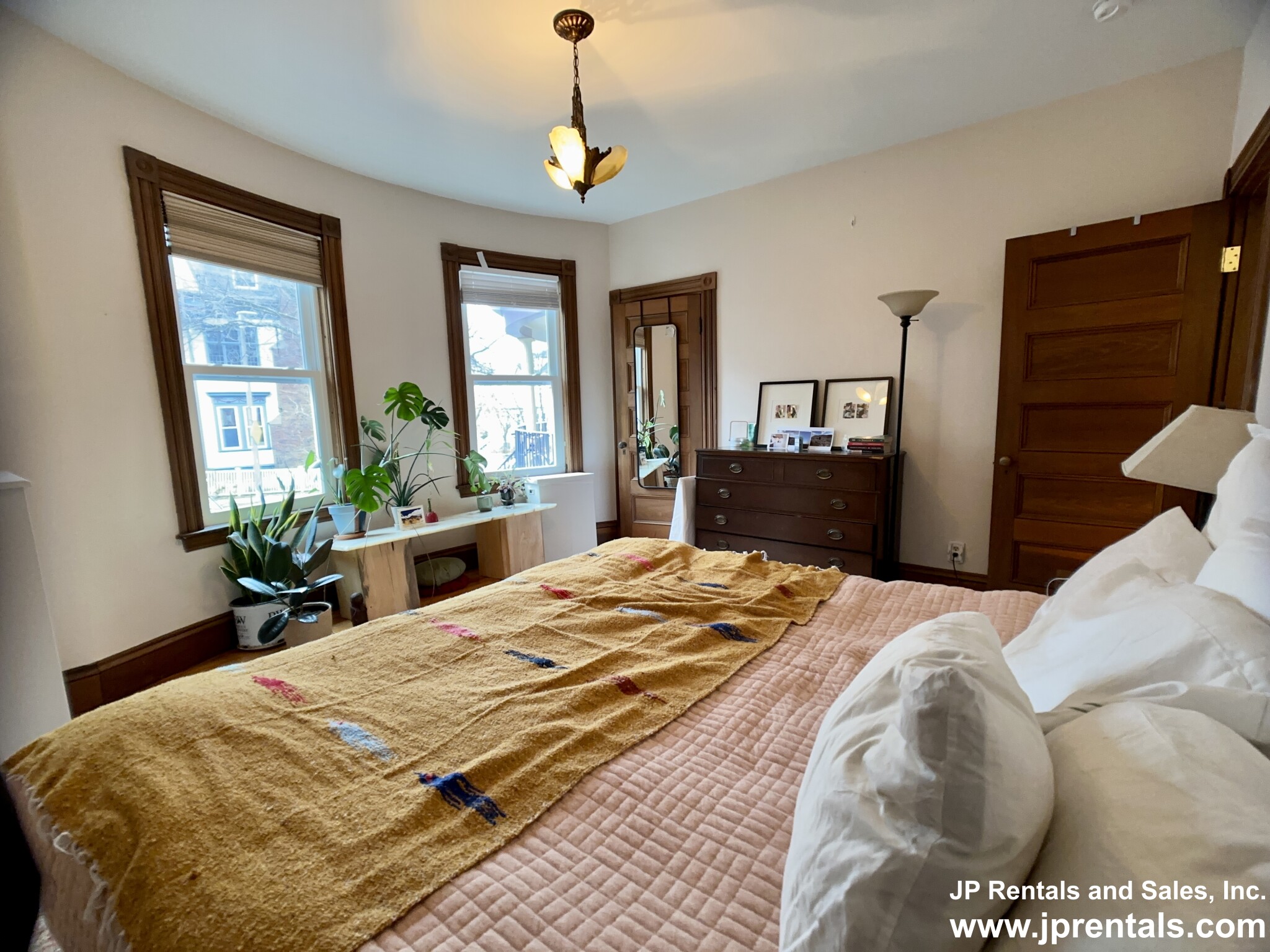 20 Oakview Ter, Jamaica Plain