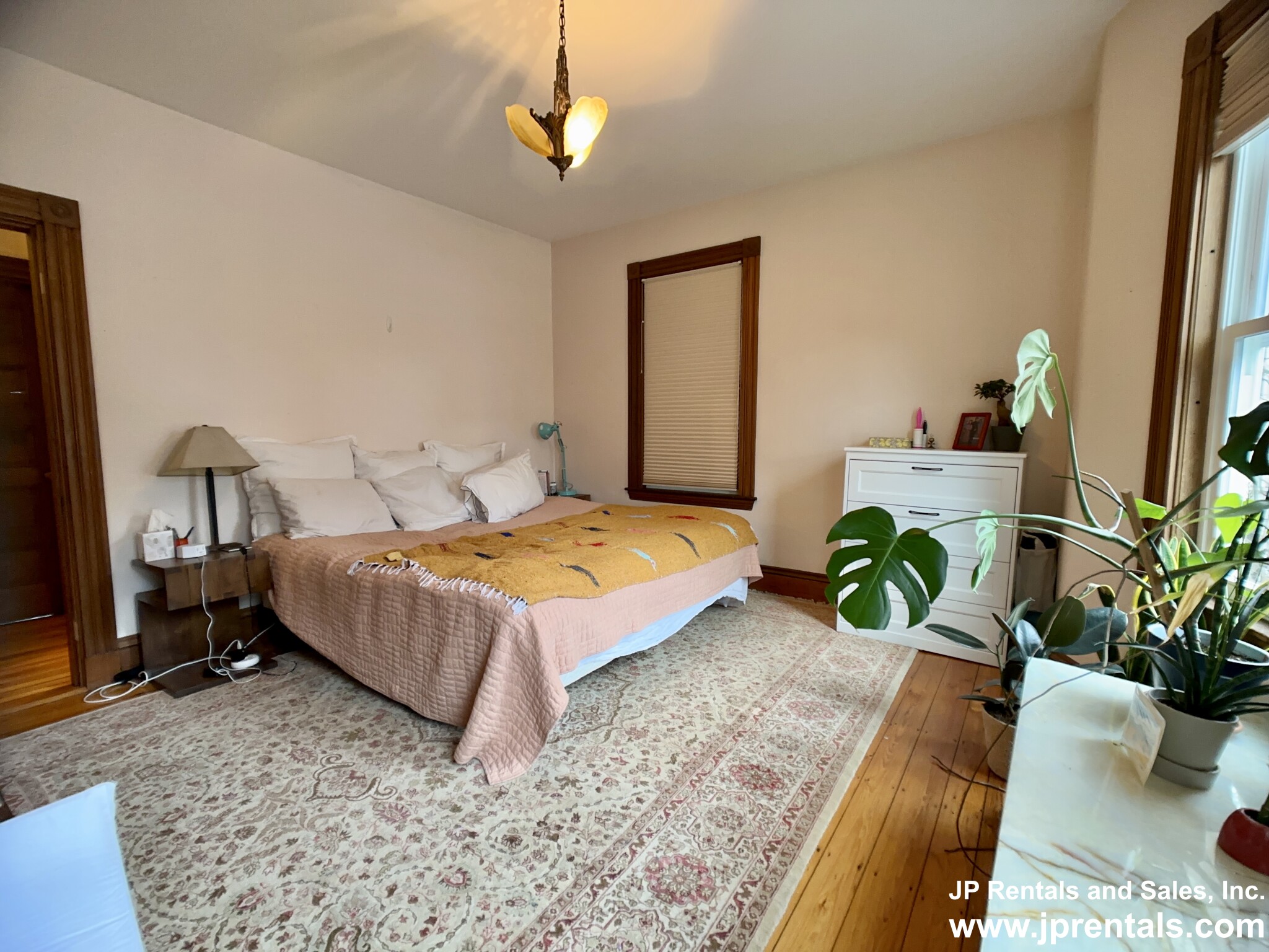 20 Oakview Ter, Jamaica Plain