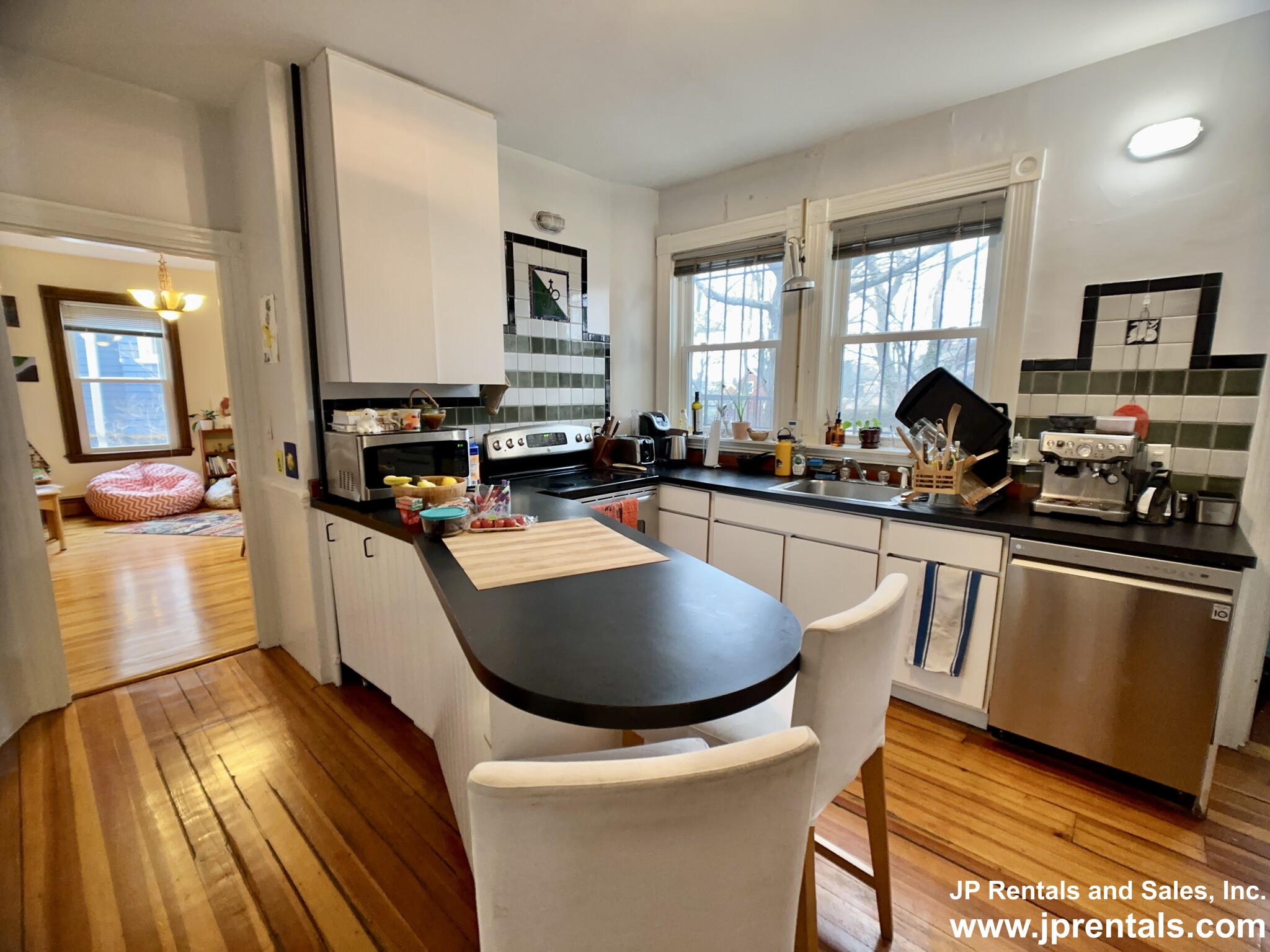 20 Oakview Ter, Jamaica Plain
