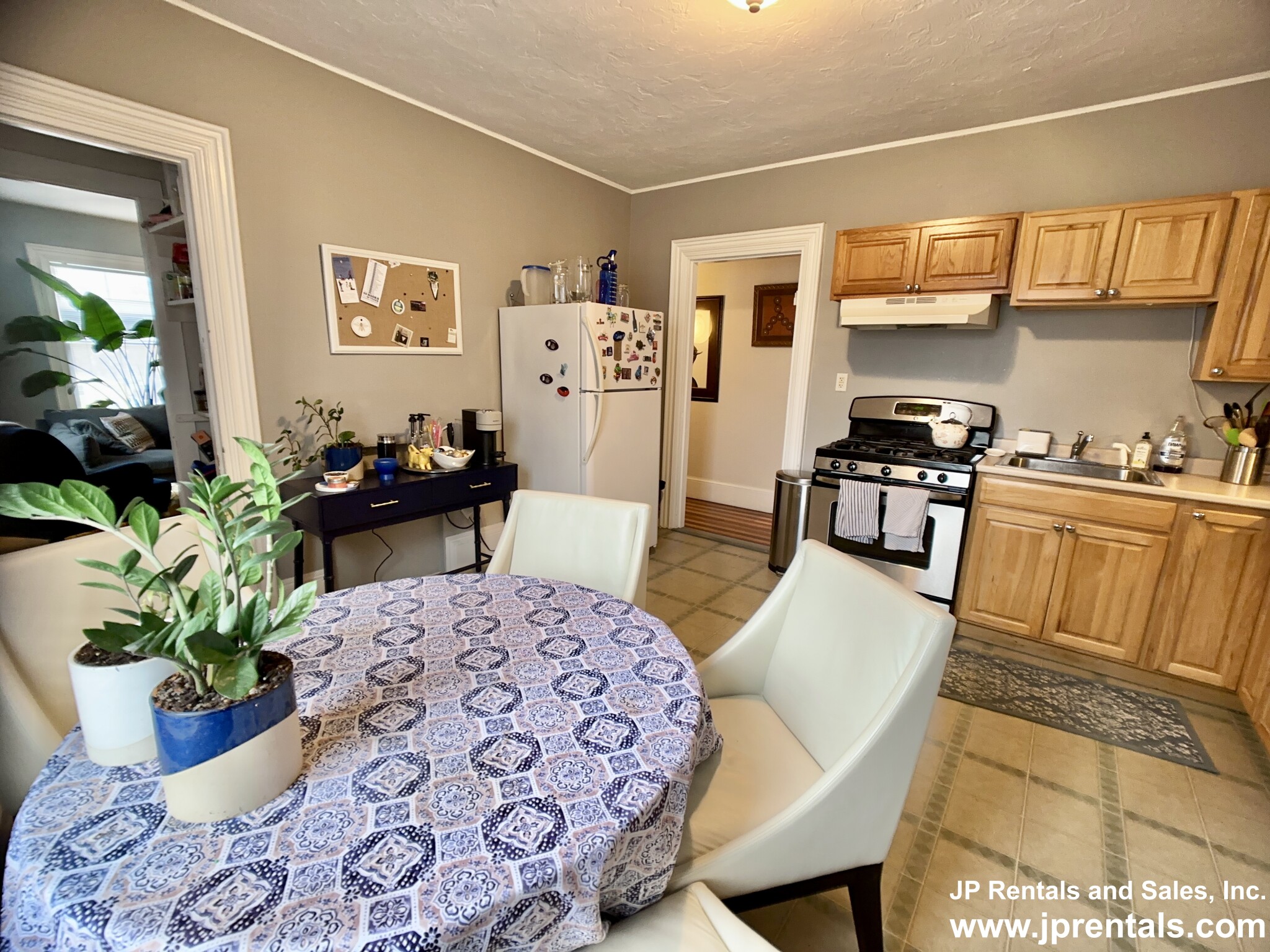 35 Burroughs St, Jamaica Plain