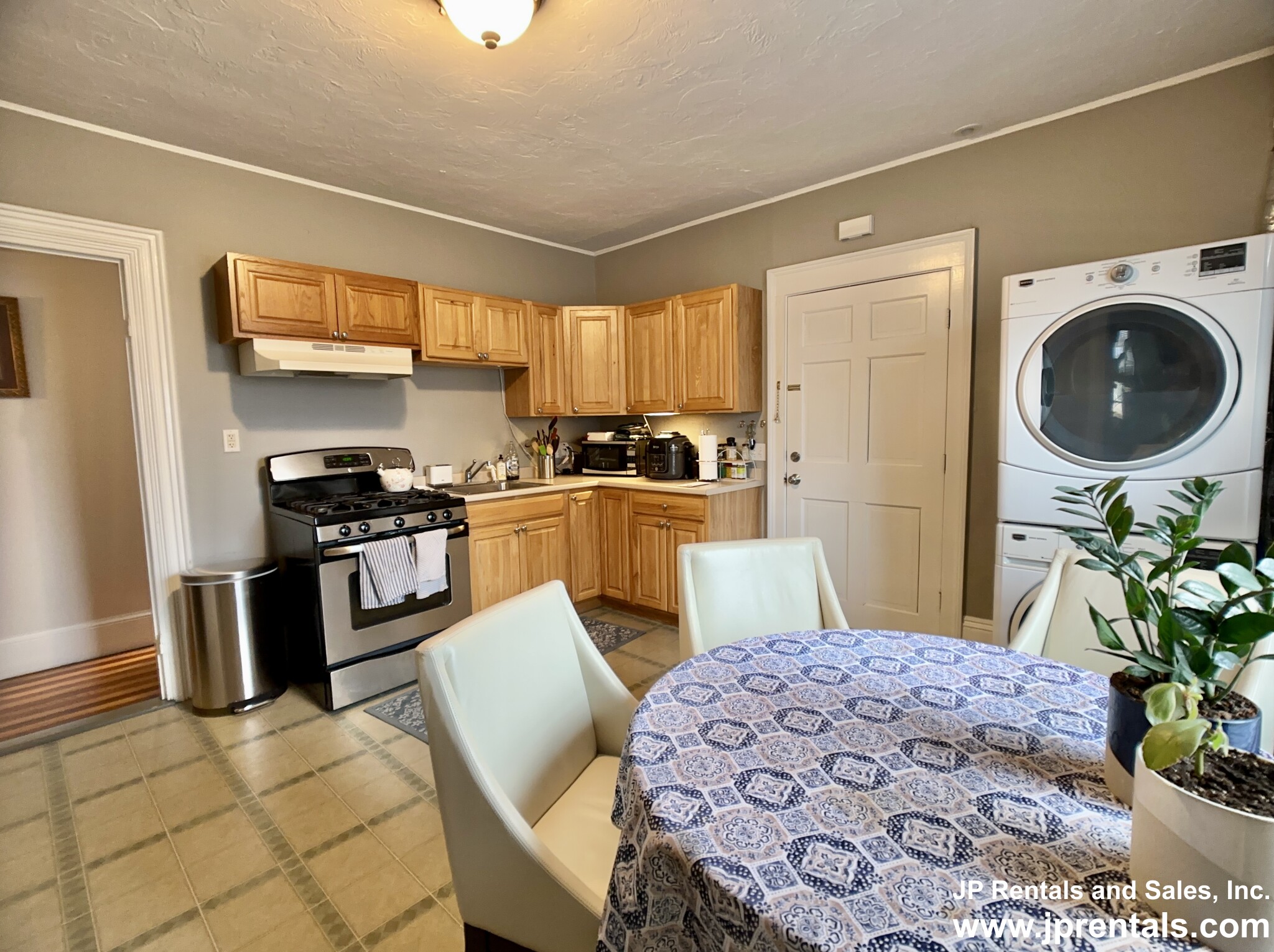 35 Burroughs St, Jamaica Plain