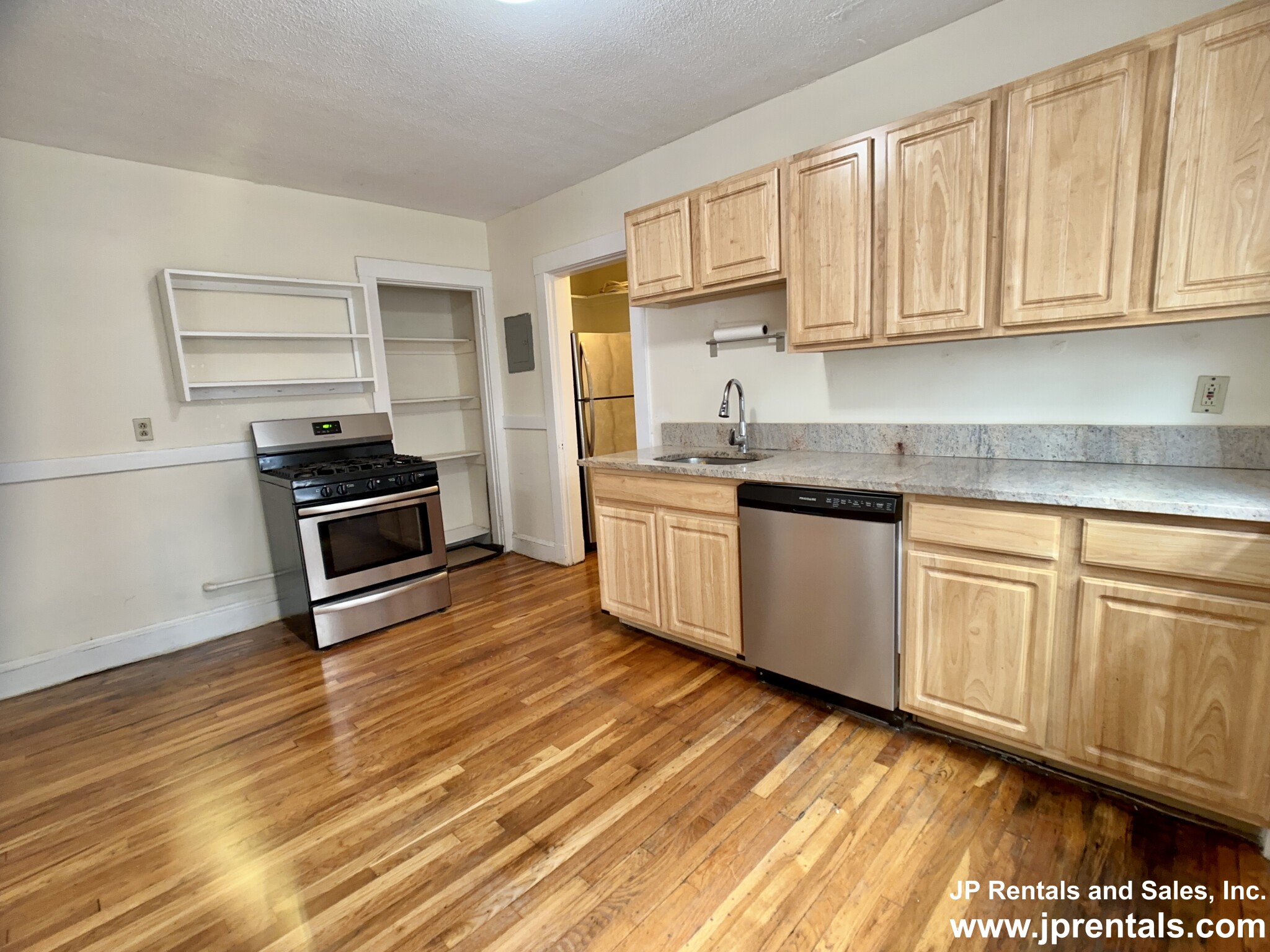 11 Segel St, Jamaica Plain