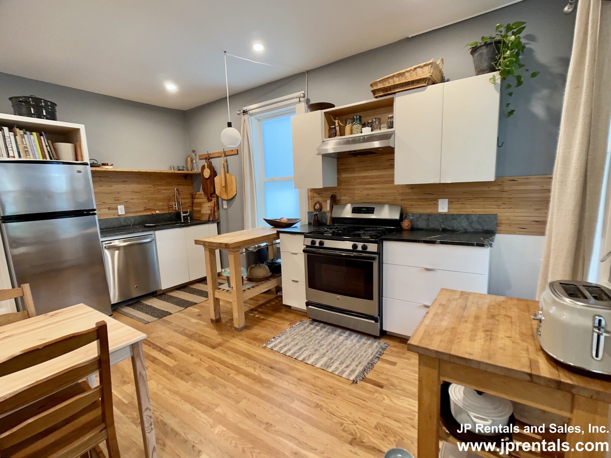 20 Egleston St, Jamaica Plain