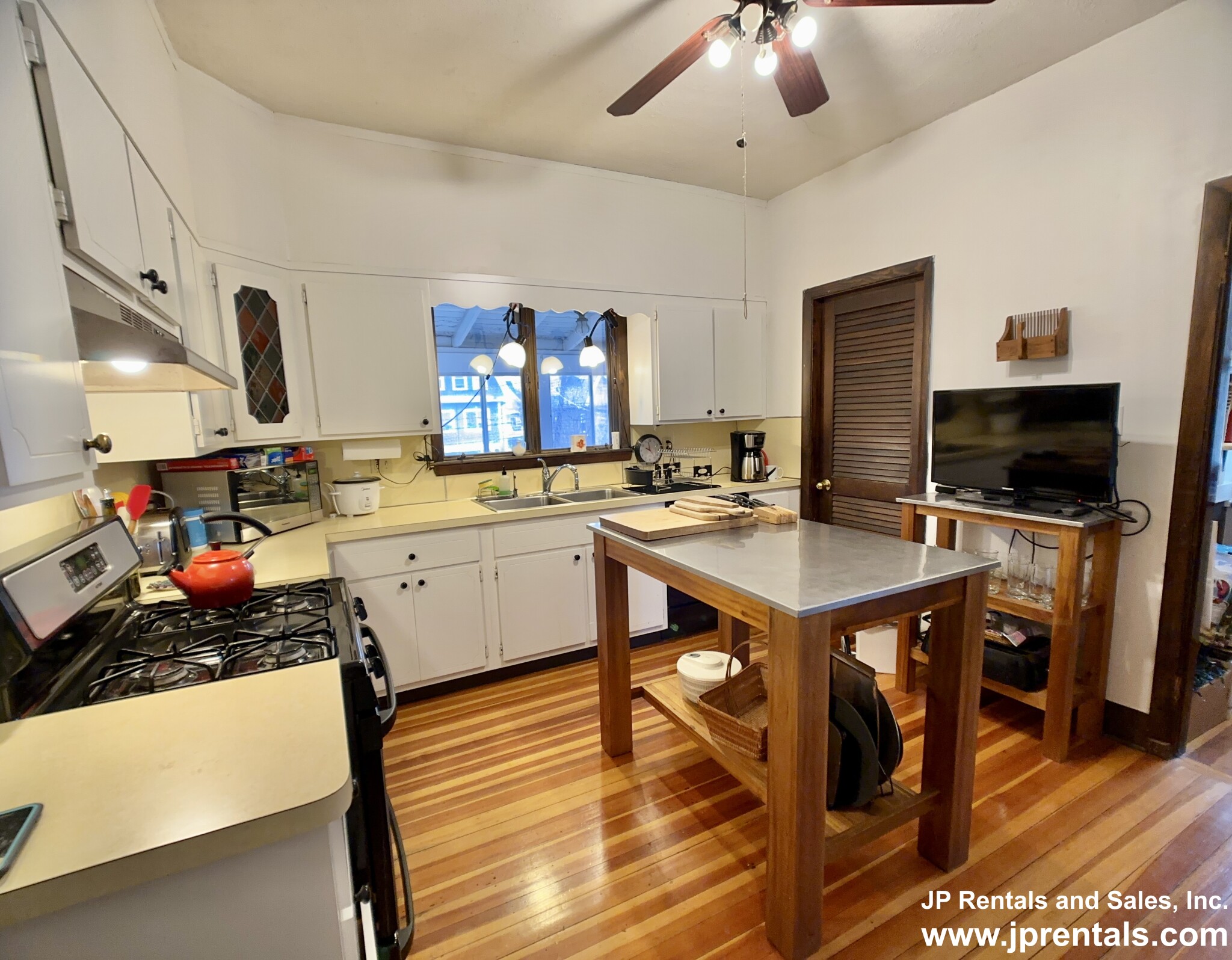 47 Ainsworth St, Roslindale