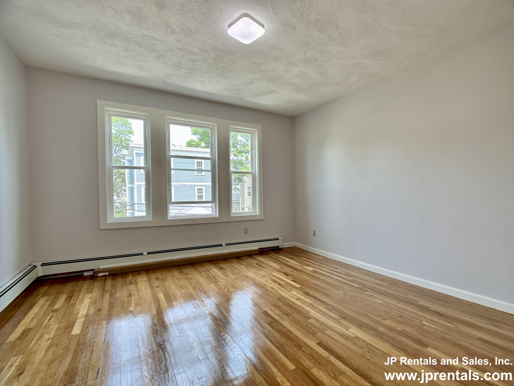 39 Boynton St, Jamaica Plain