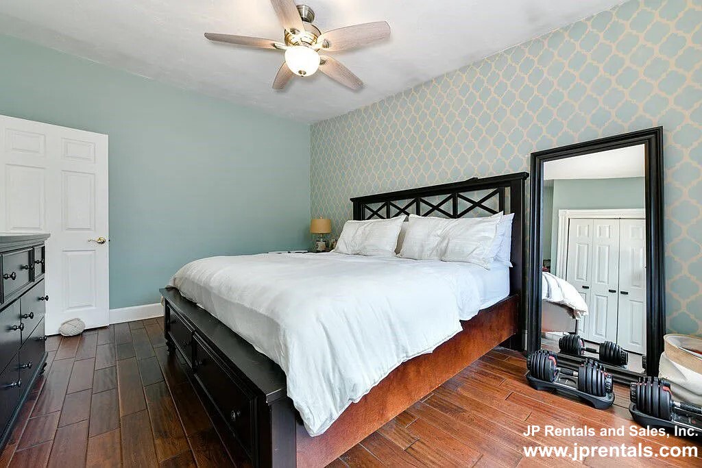 202 7th St, South Boston