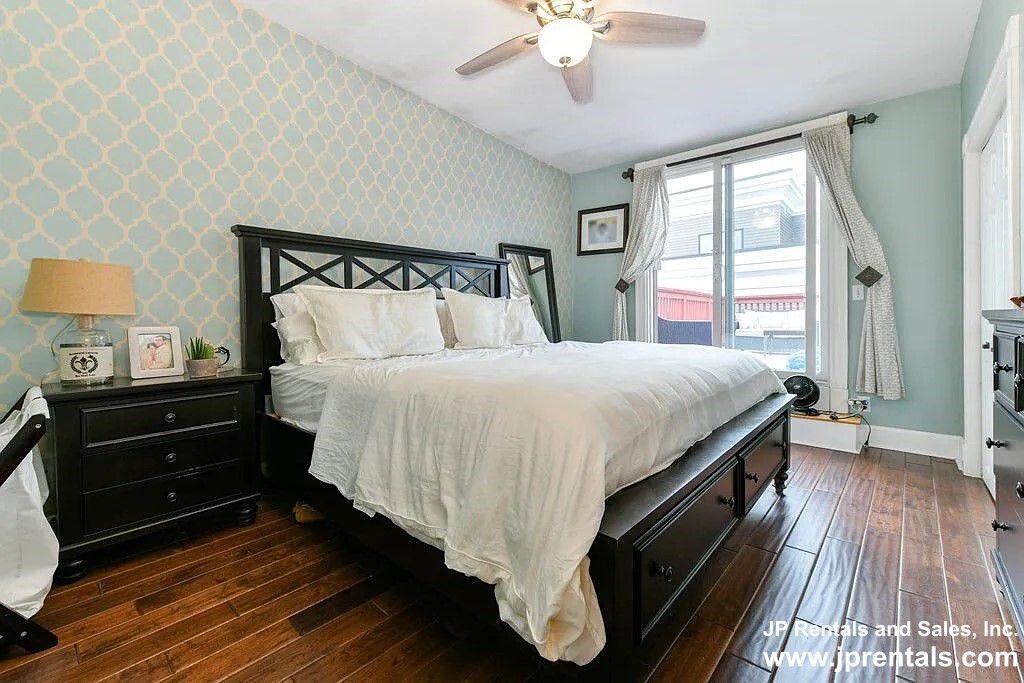 202 7th St, South Boston