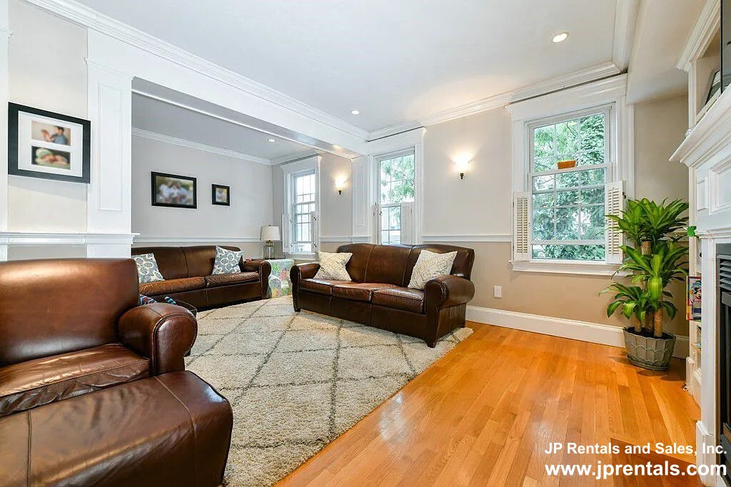 202 7th St, South Boston