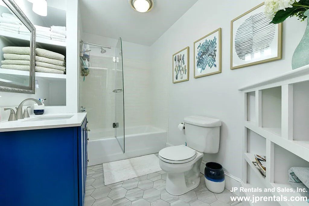 202 7th St, South Boston