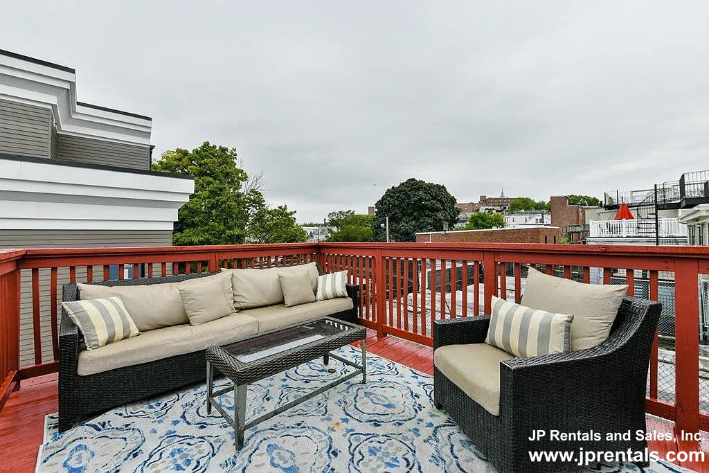 202 7th St, South Boston