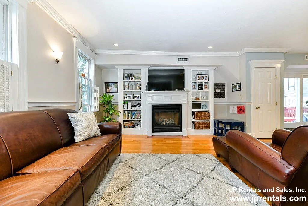 202 7th St, South Boston