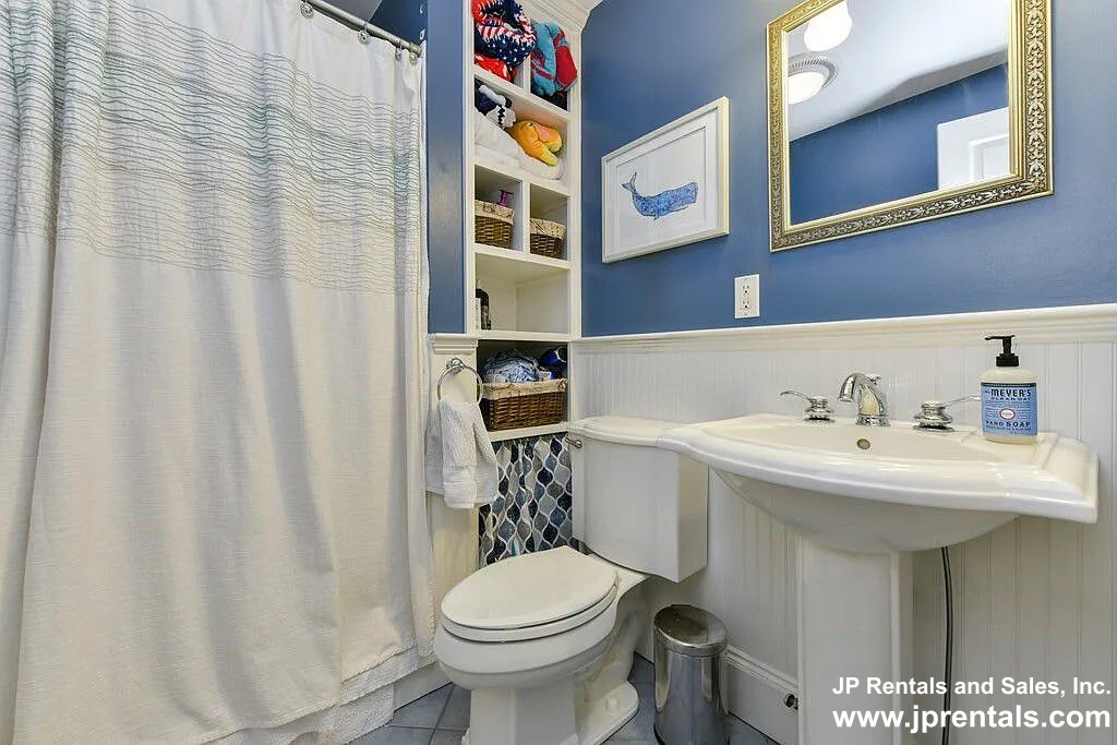 202 7th St, South Boston