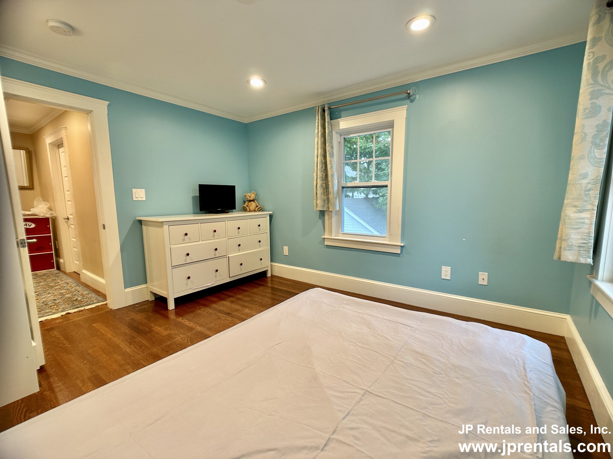 15 Parklawn Rd, West Roxbury