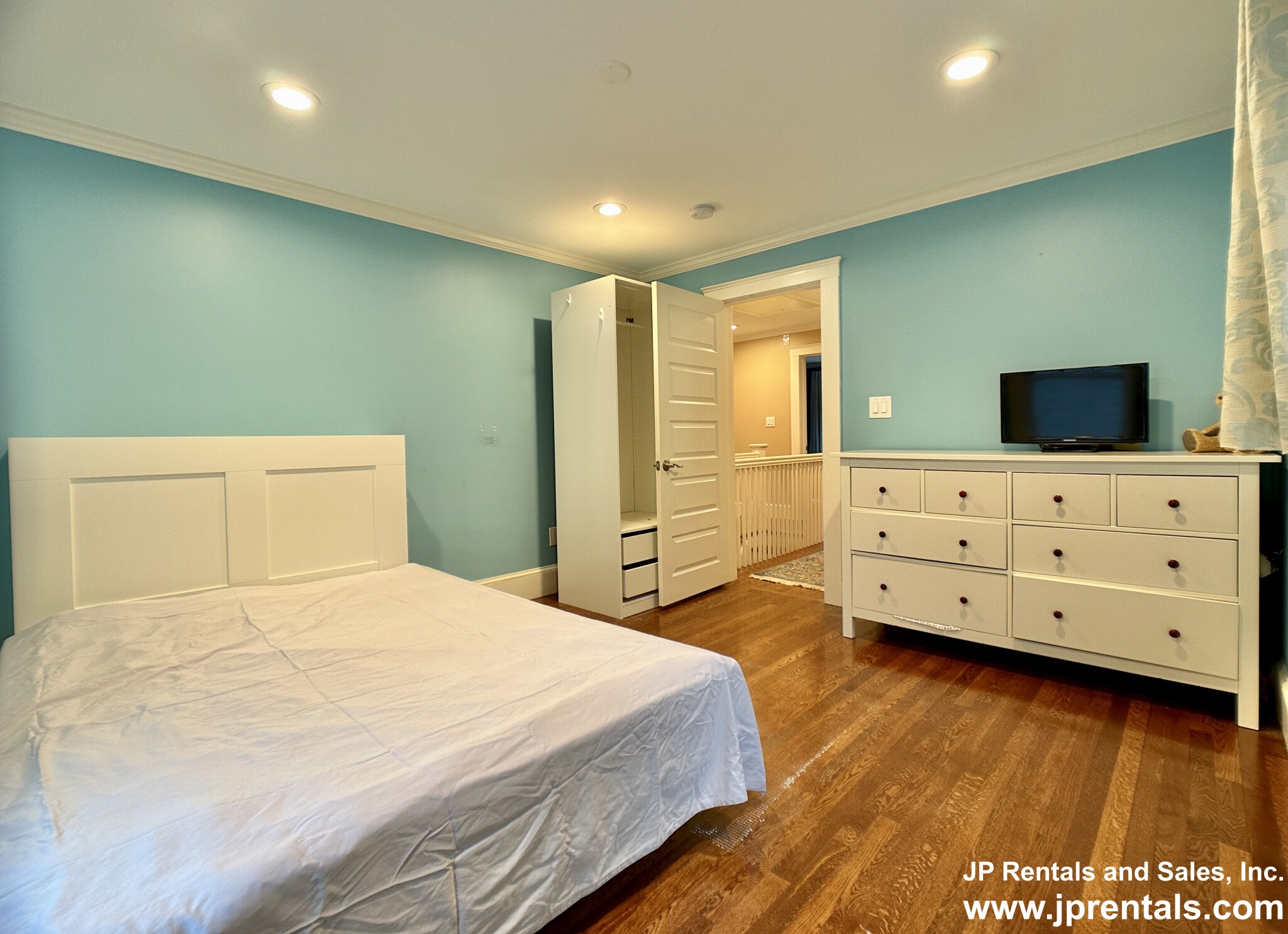 15 Parklawn Rd, West Roxbury