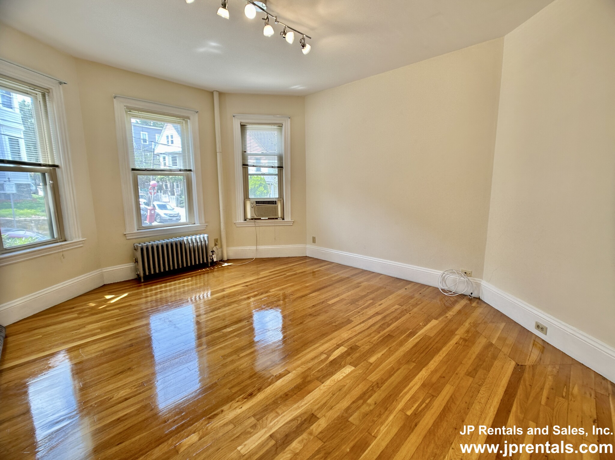 28 Weld Hill St, Jamaica Plain