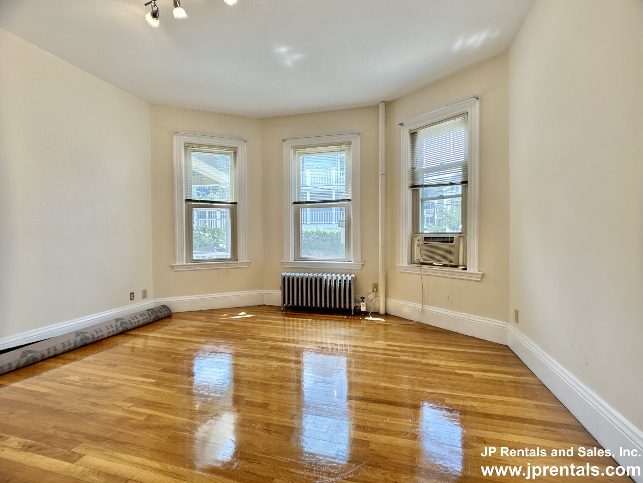 28 Weld Hill St, Jamaica Plain