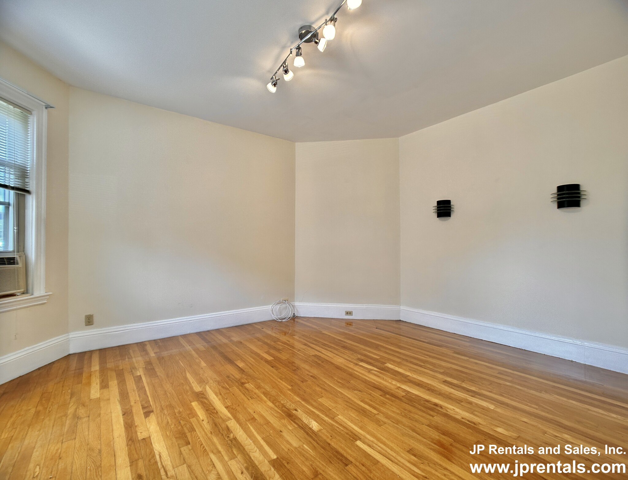 28 Weld Hill St, Jamaica Plain