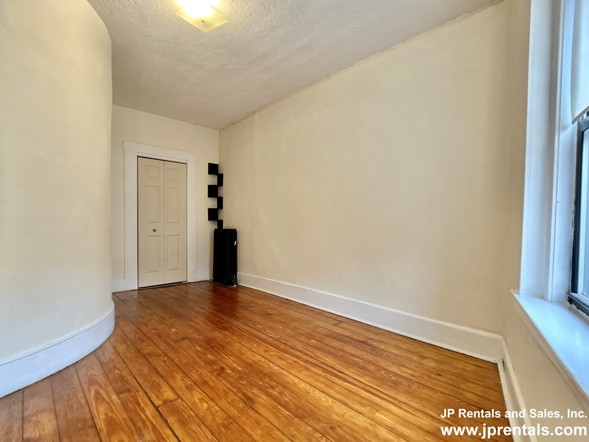 5 Glen Rd, Jamaica Plain