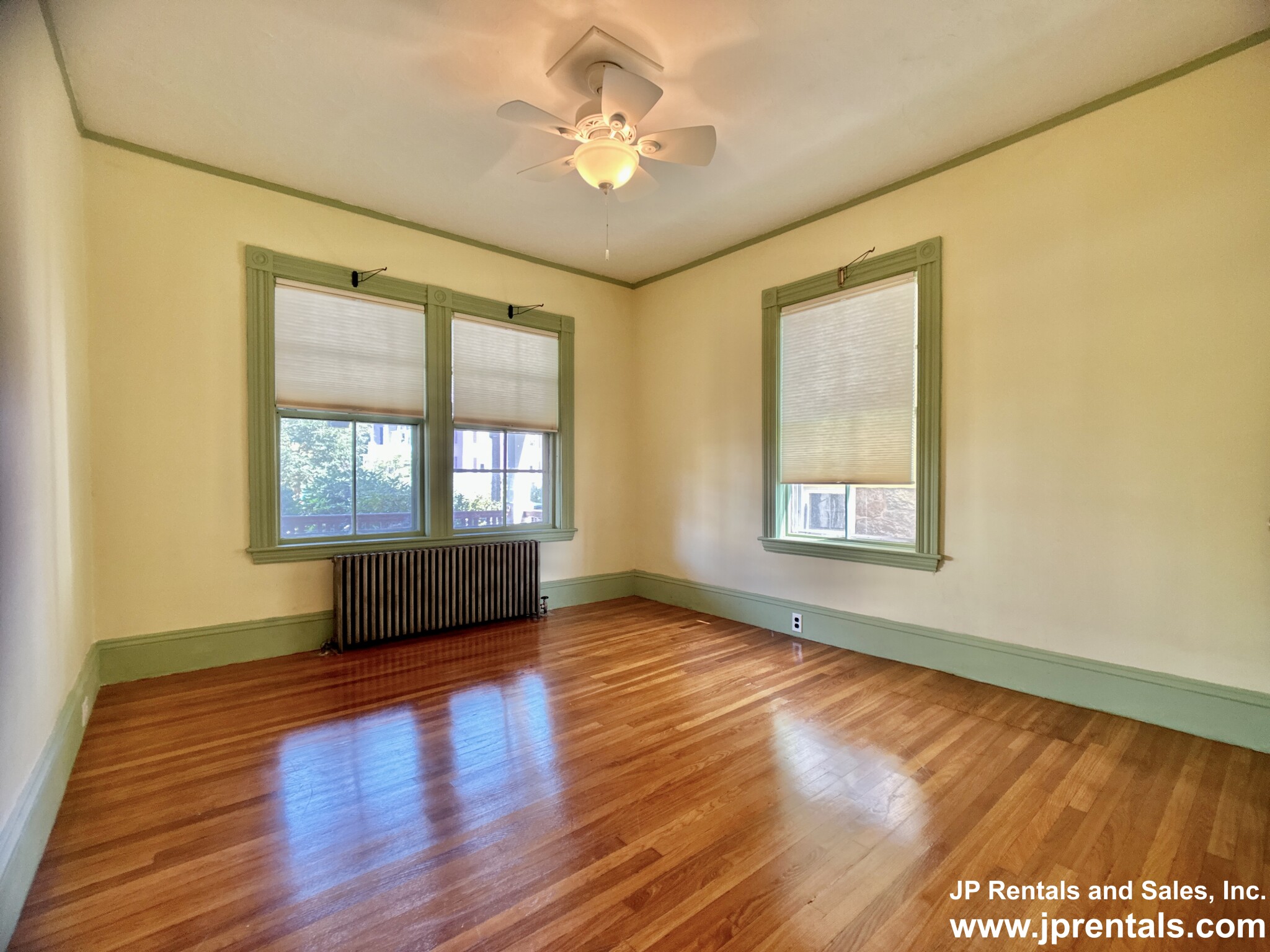 39 Oakview Ter, Jamaica Plain