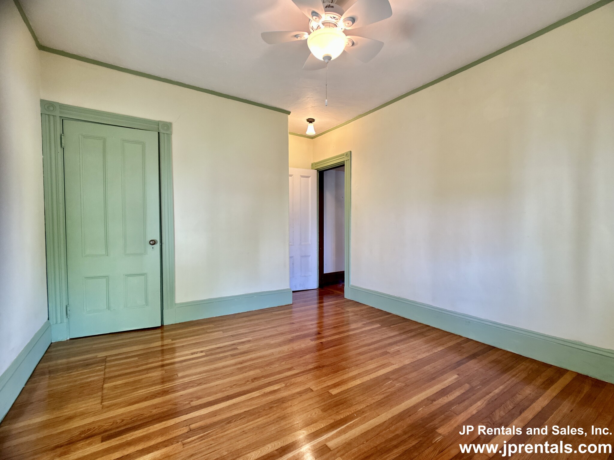 39 Oakview Ter, Jamaica Plain