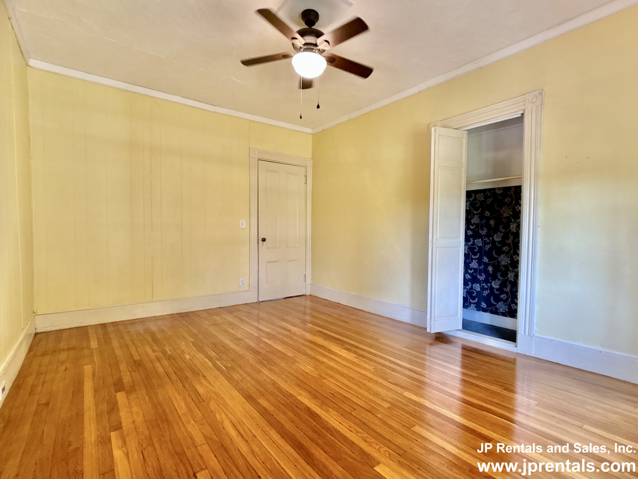 39 Oakview Ter, Jamaica Plain