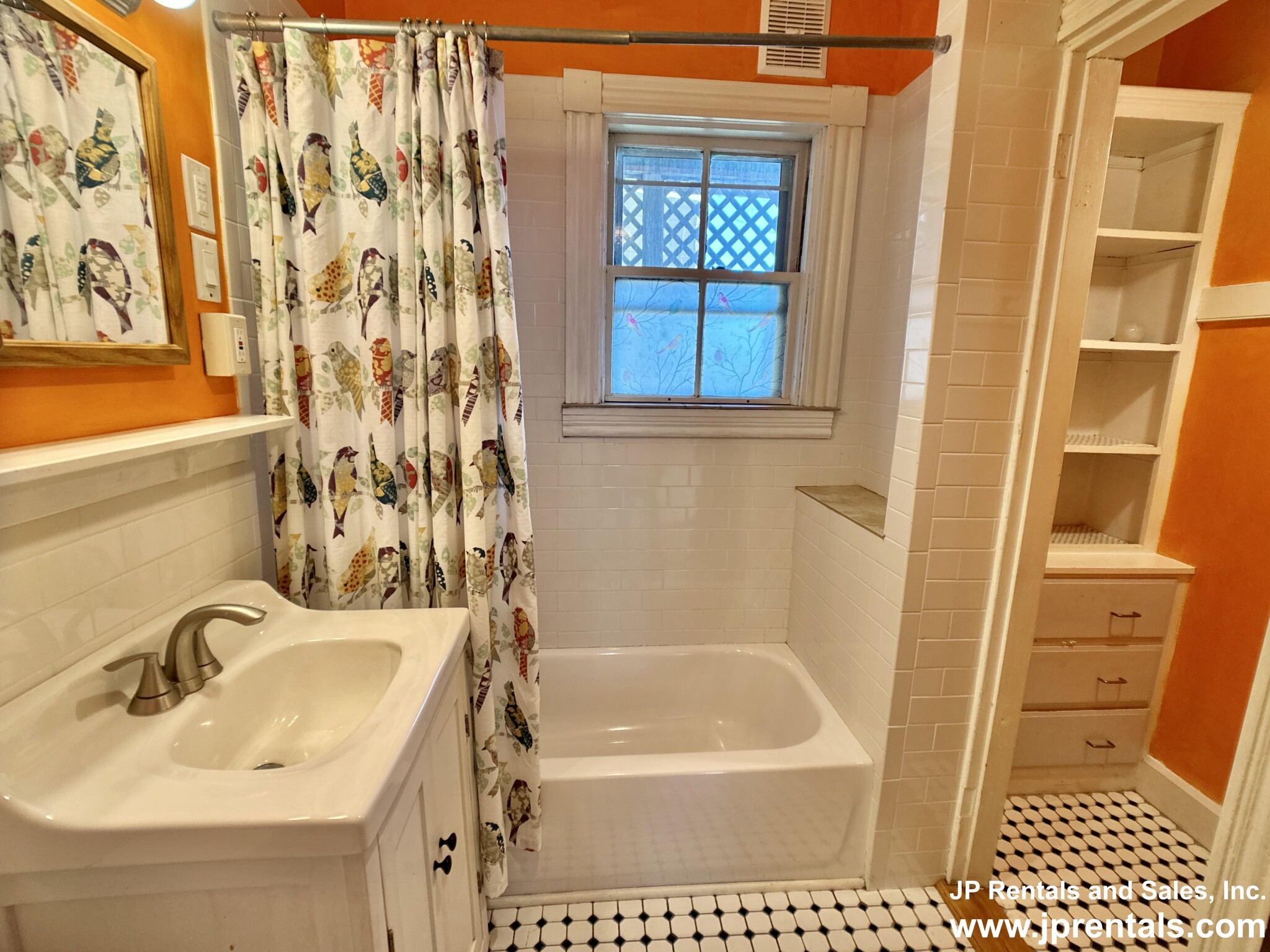 39 Oakview Ter, Jamaica Plain