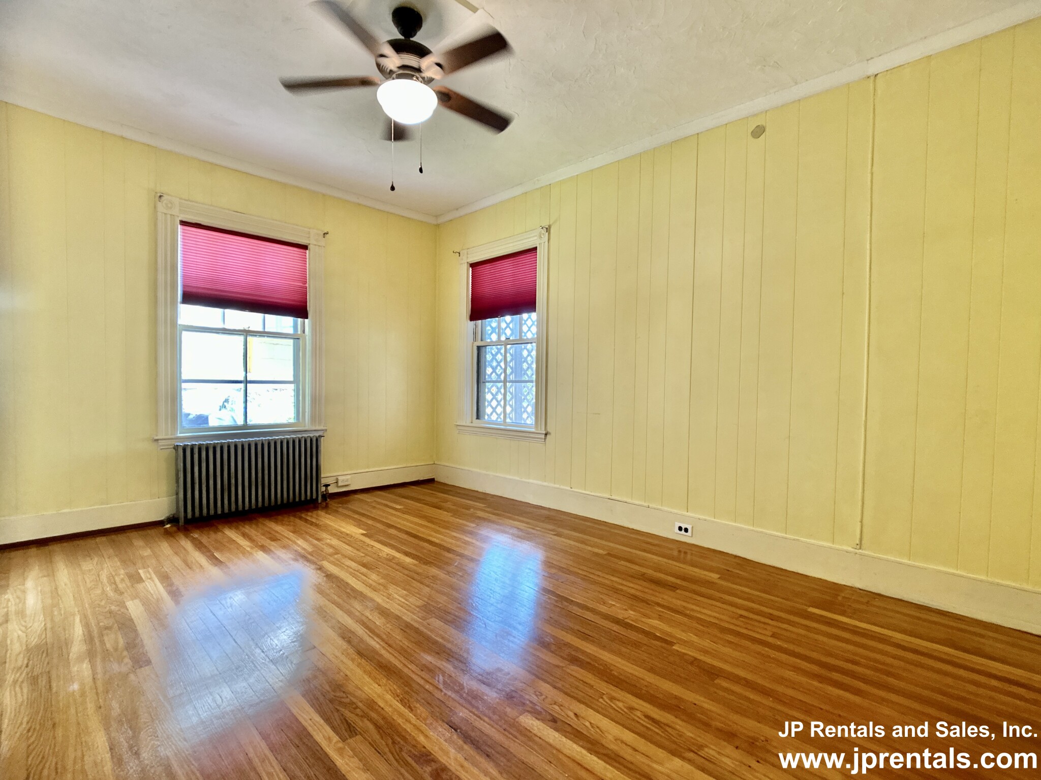 39 Oakview Ter, Jamaica Plain