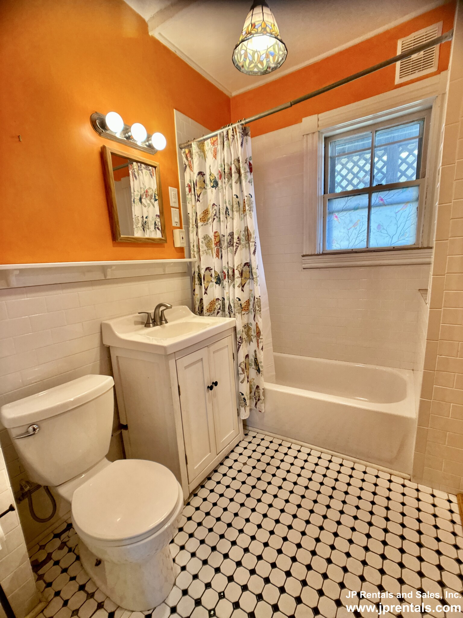 39 Oakview Ter, Jamaica Plain