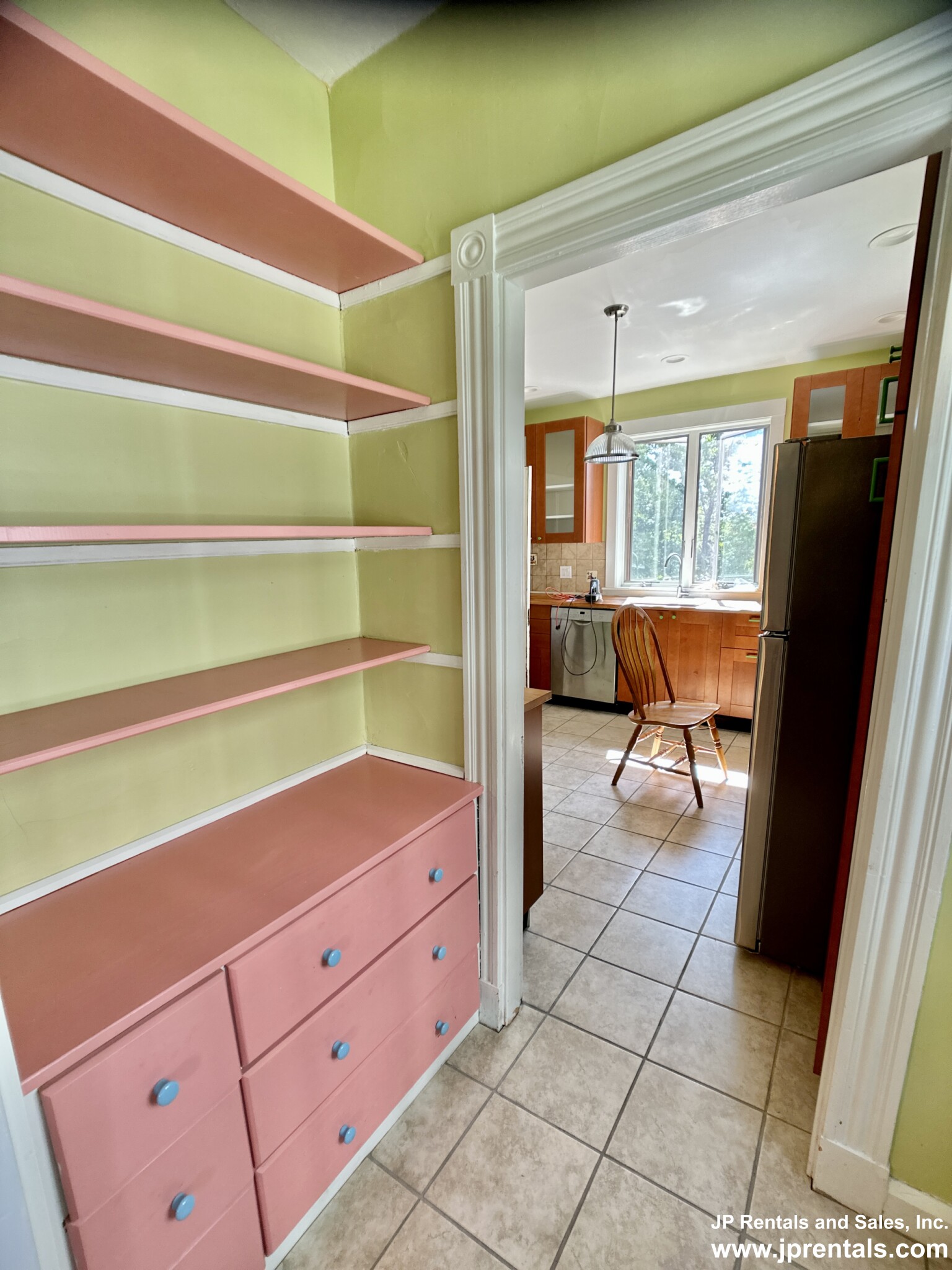 39 Oakview Ter, Jamaica Plain