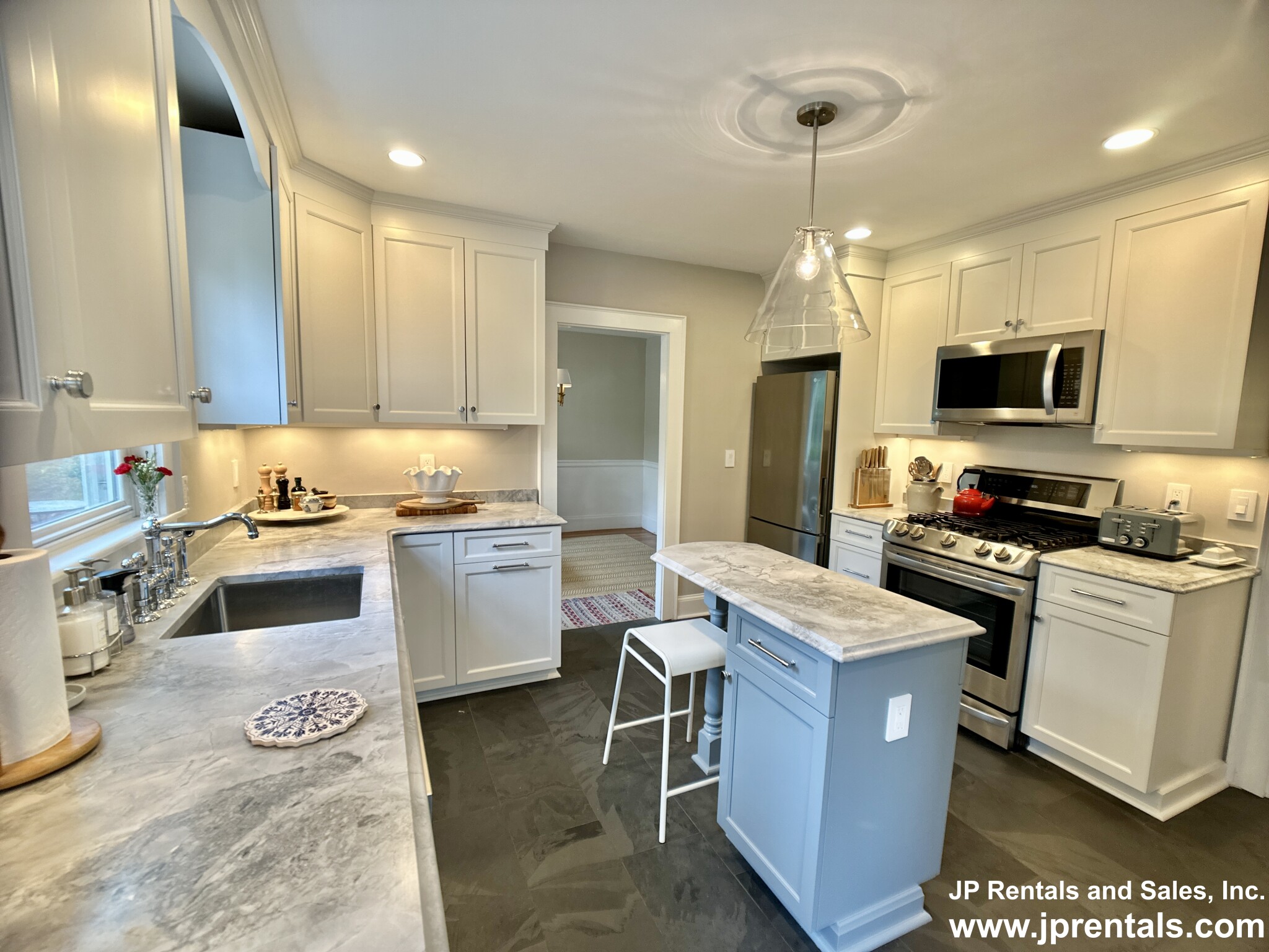 451 Poplar St, Roslindale