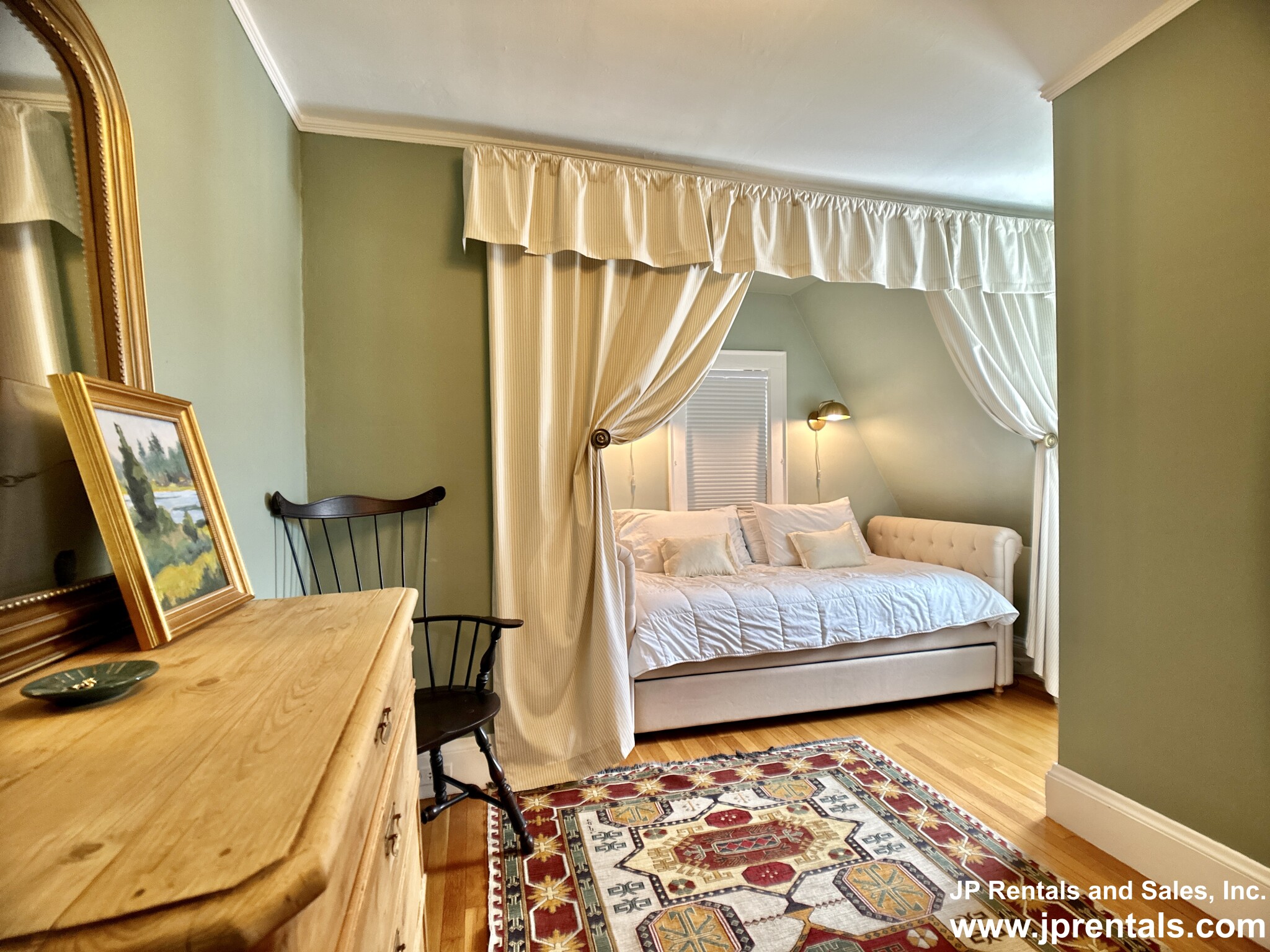 451 Poplar St, Roslindale