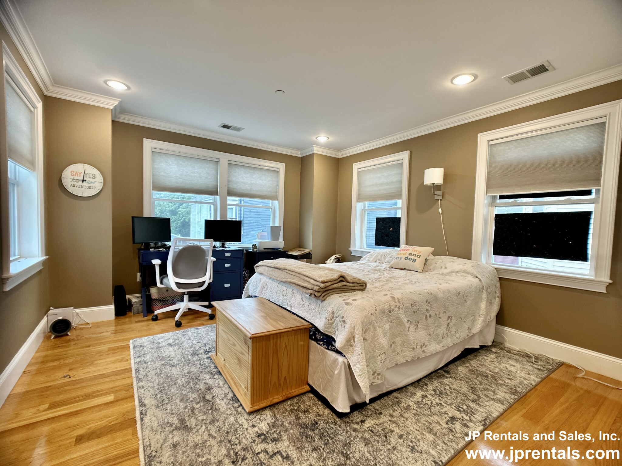 24 Custer St, Jamaica Plain