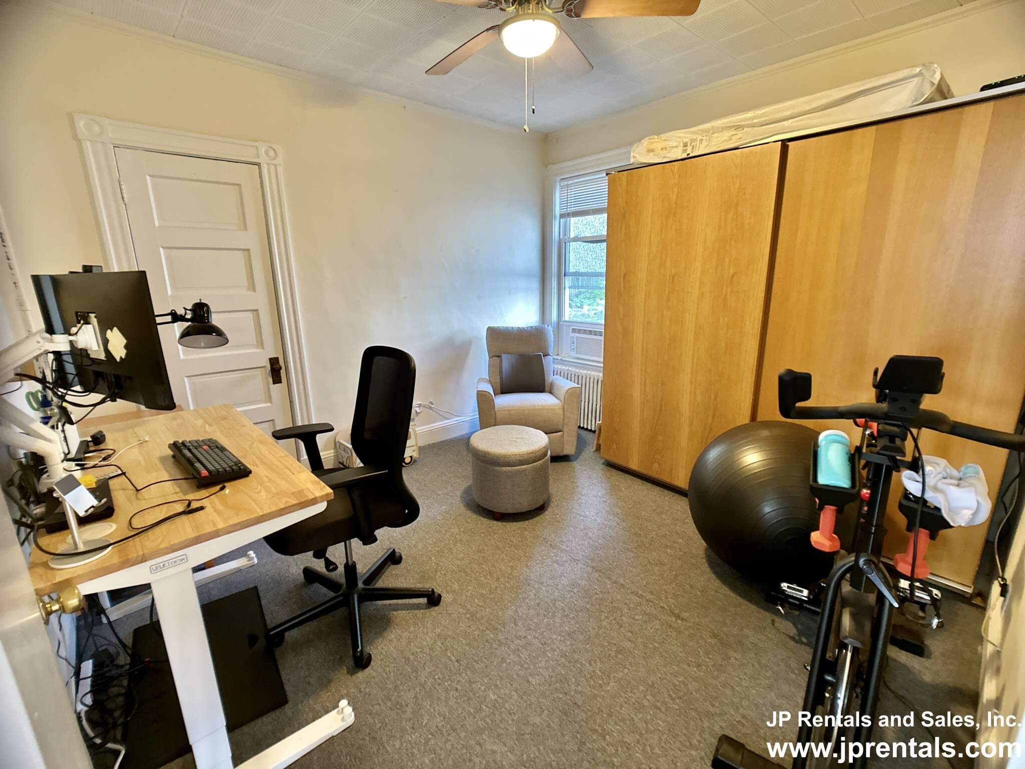 19 Chestnut Sq, Jamaica Plain