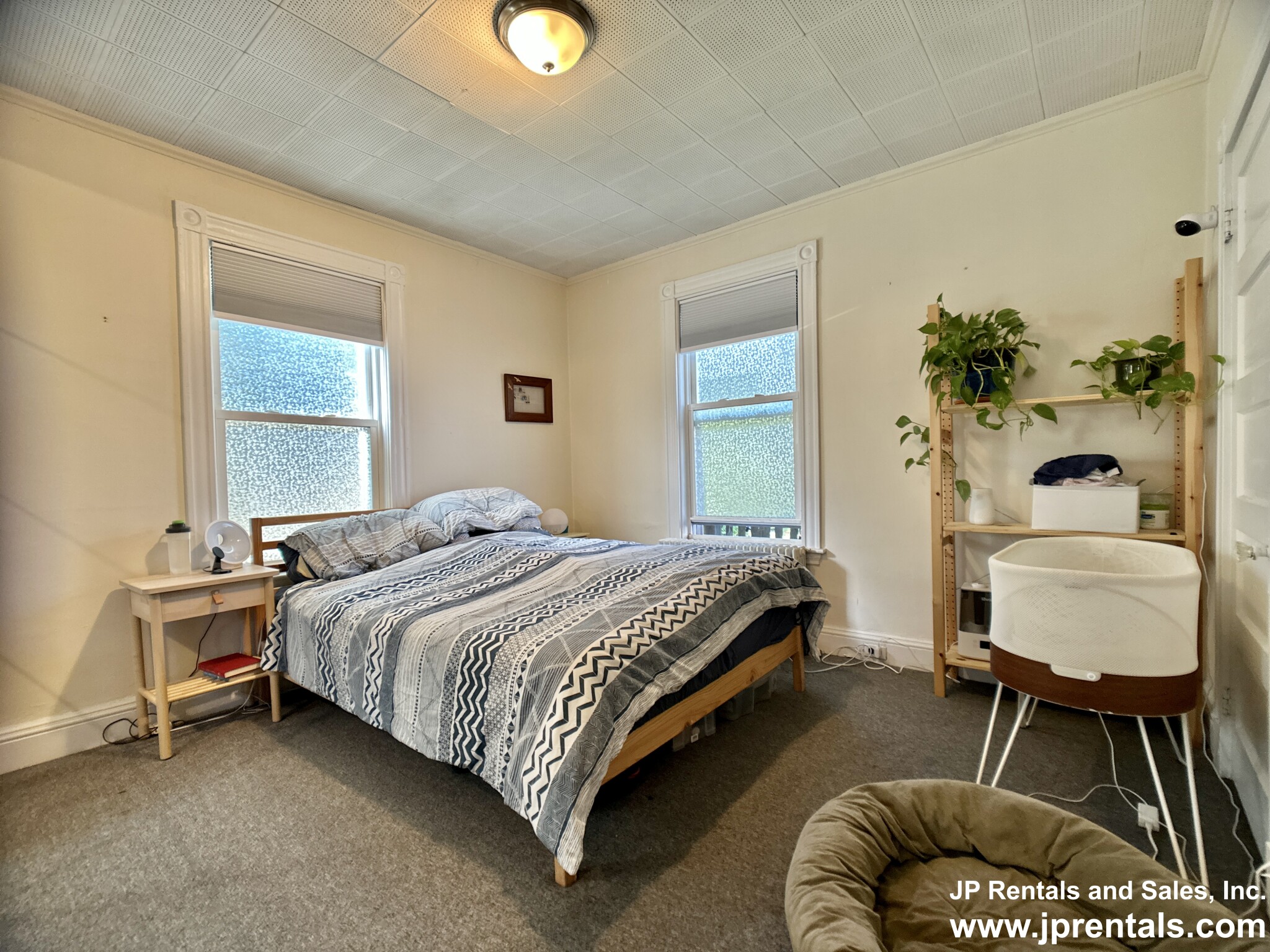 19 Chestnut Sq, Jamaica Plain