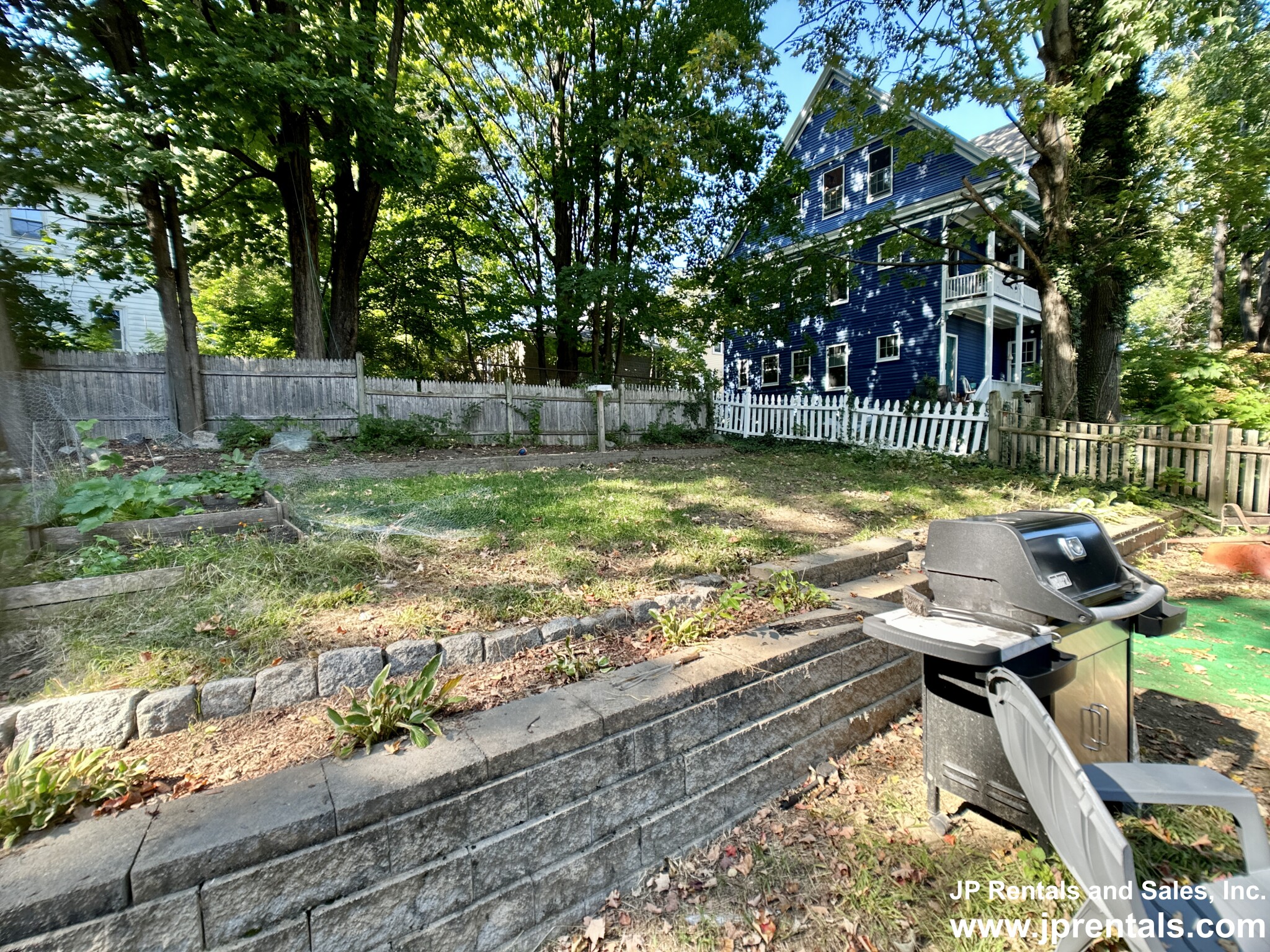 19 Chestnut Sq, Jamaica Plain