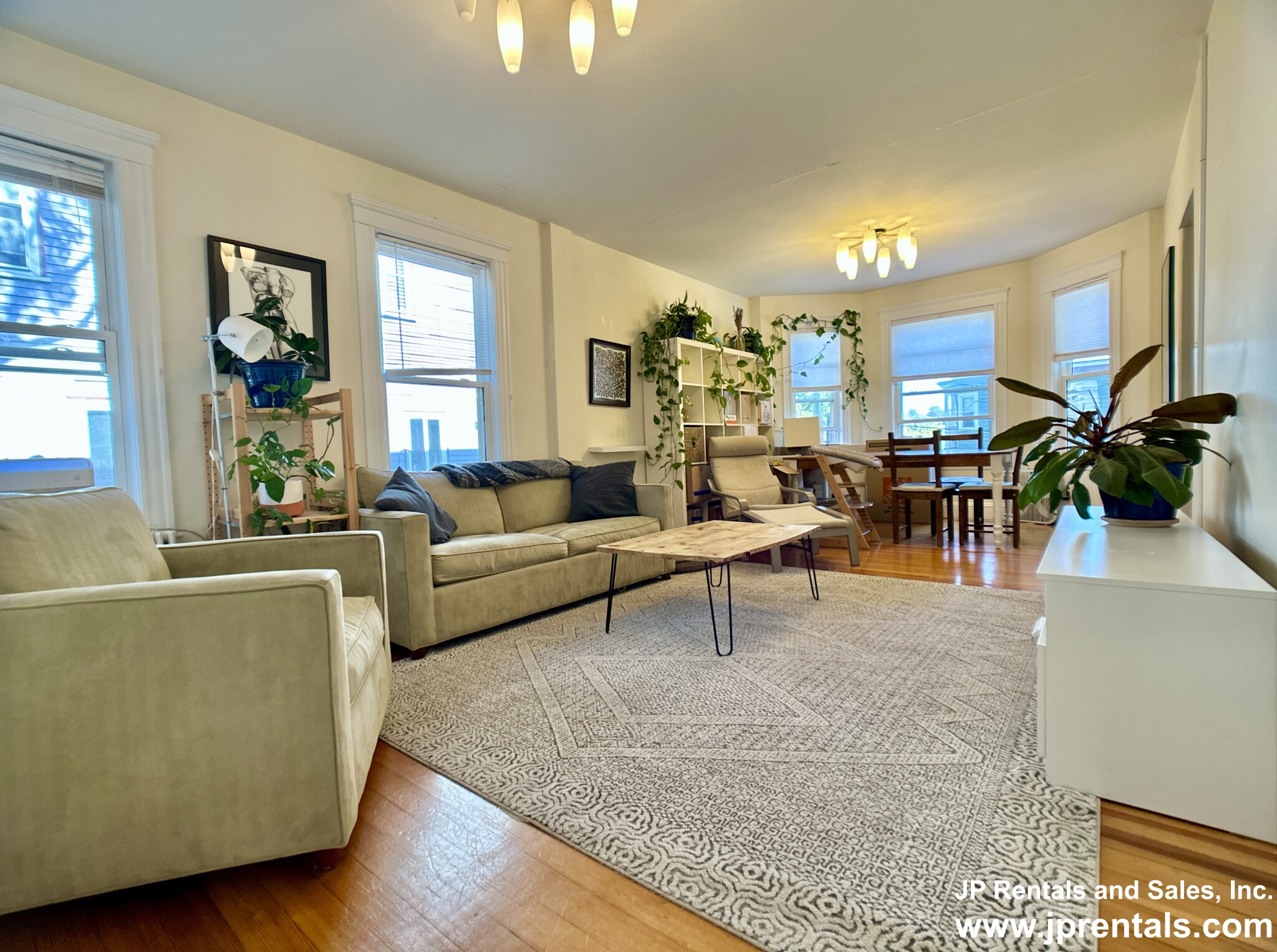 19 Chestnut Sq, Jamaica Plain