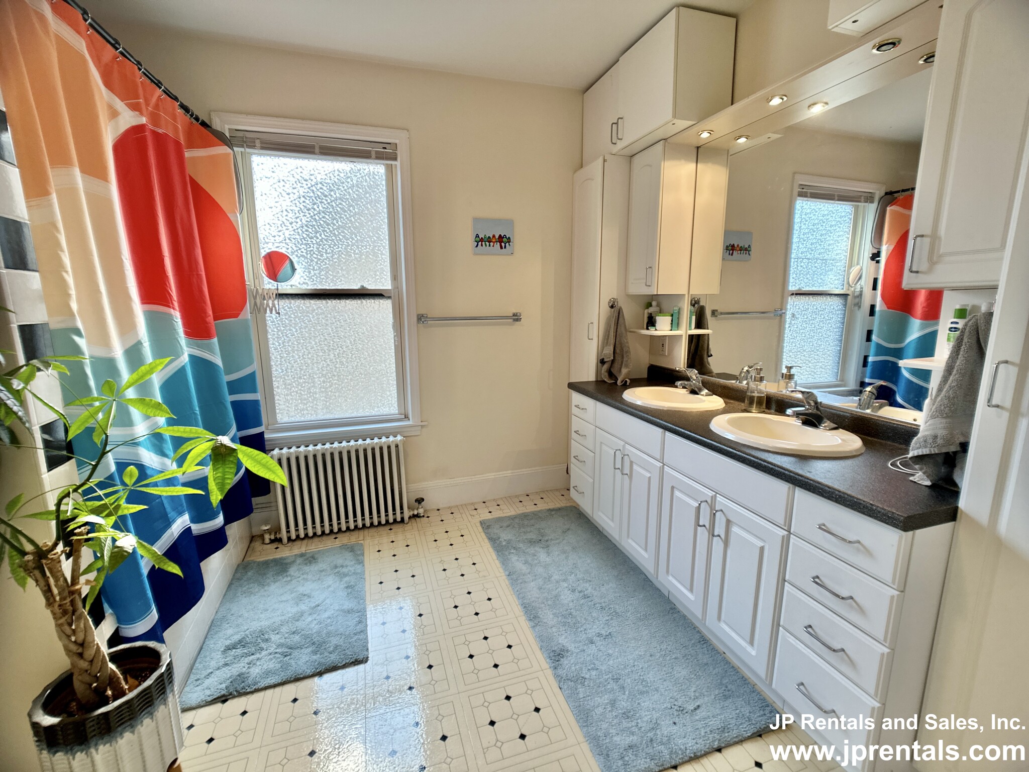 19 Chestnut Sq, Jamaica Plain