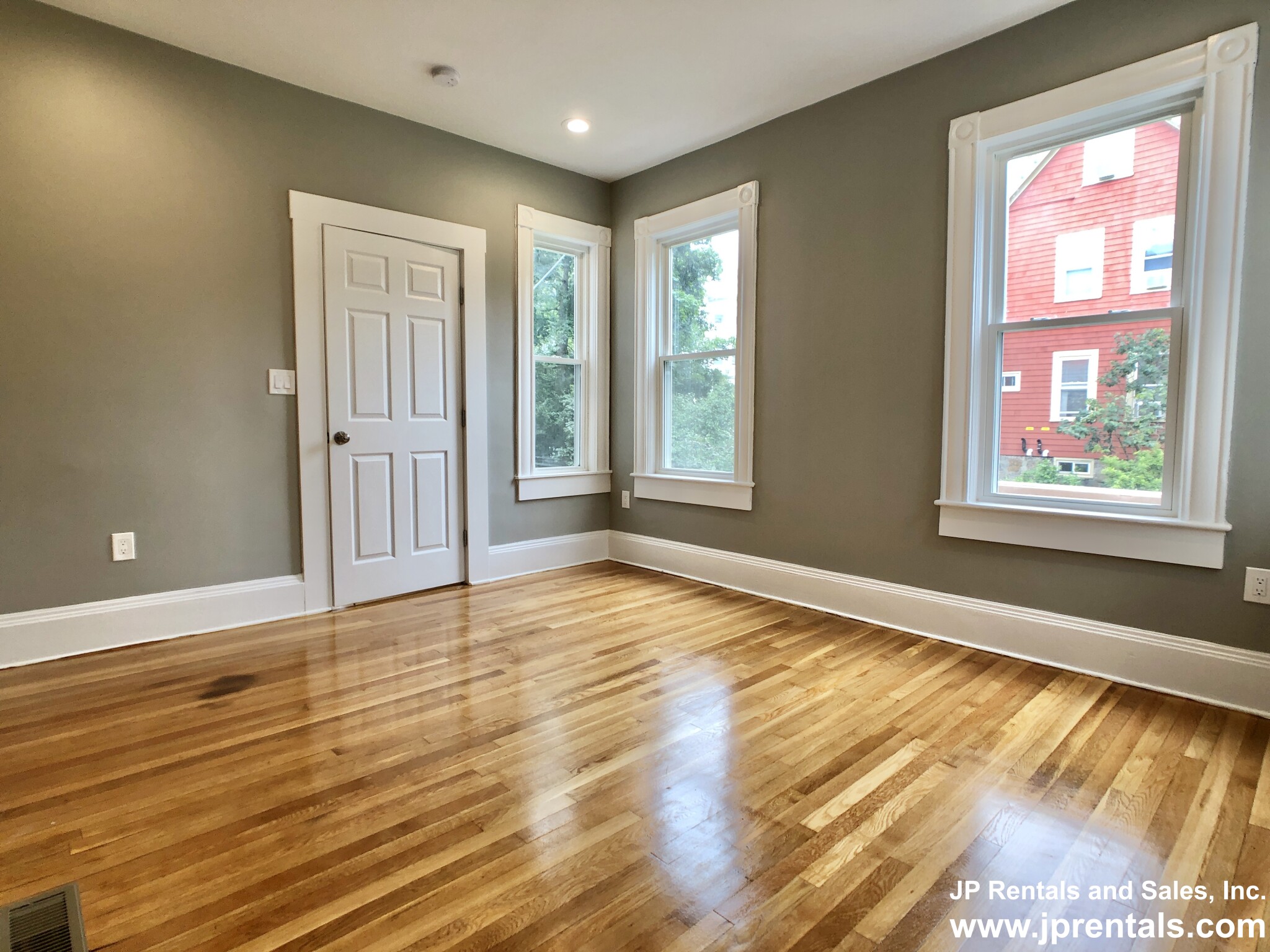 34 Evergreen St, Jamaica Plain