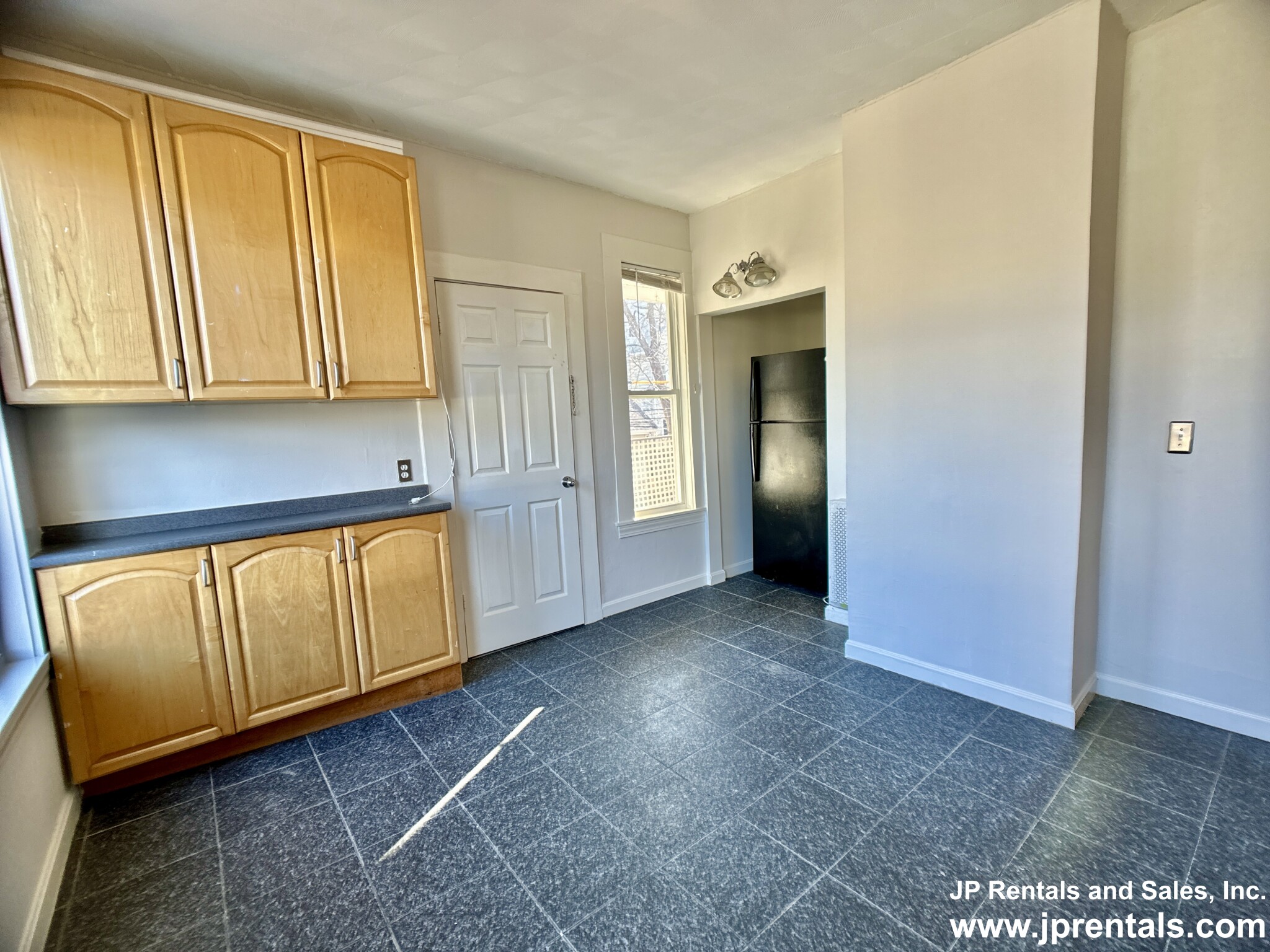 30 Amherst St, Roslindale