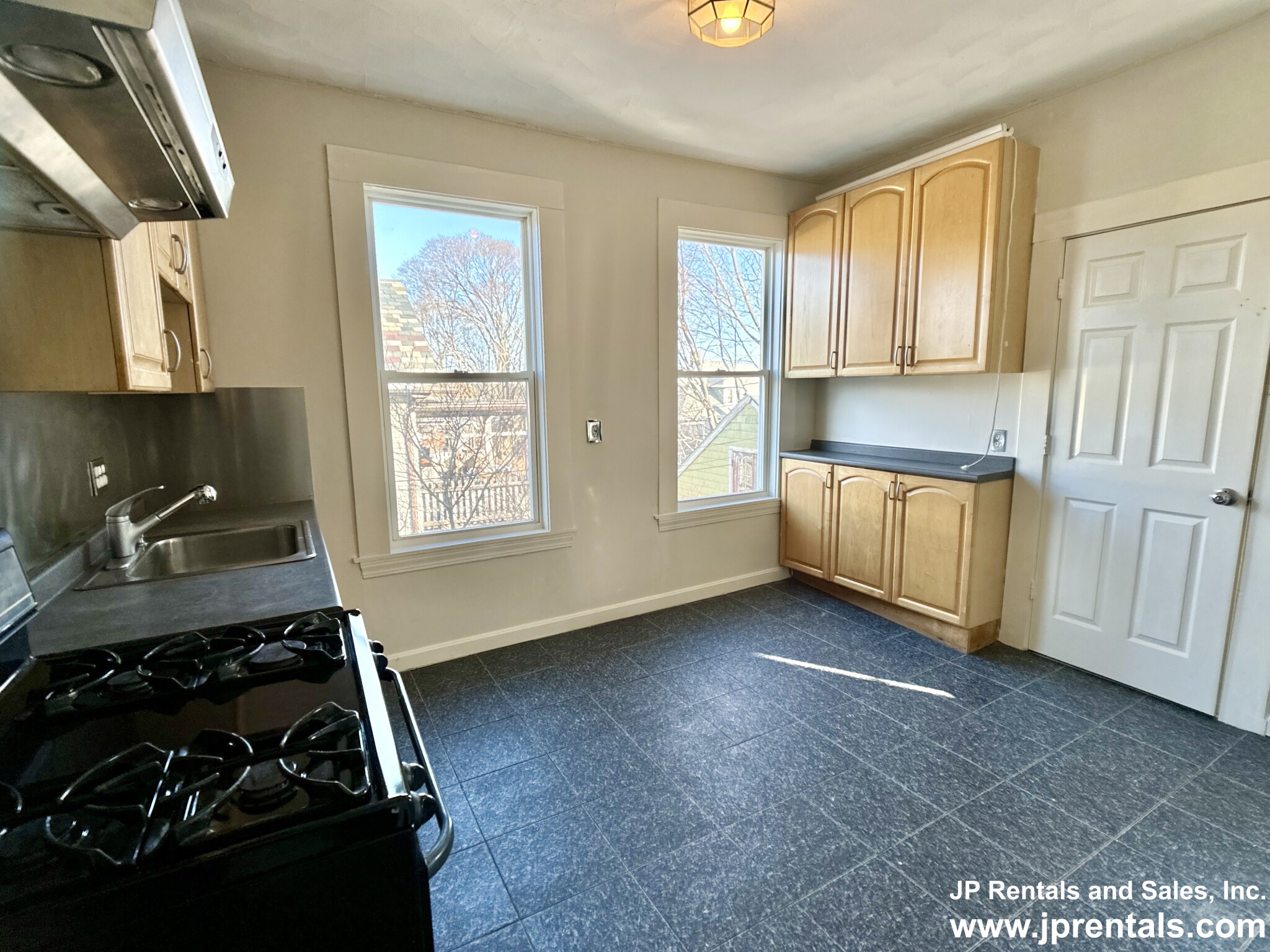 30 Amherst St, Roslindale